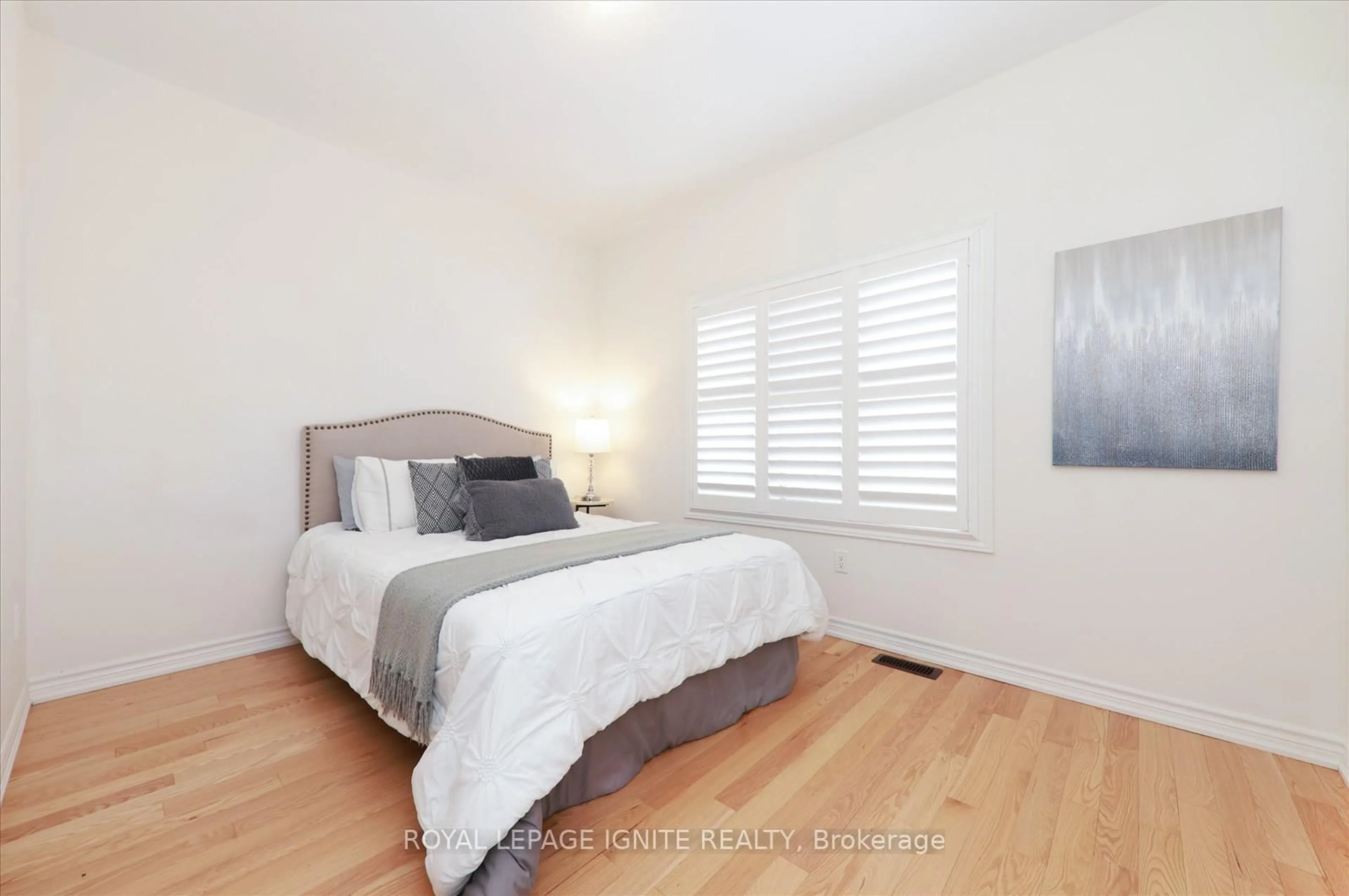 Bedroom with bed, wood/laminate floor for 301 Danny Wheeler Blvd, Georgina Ontario L4P 0K1