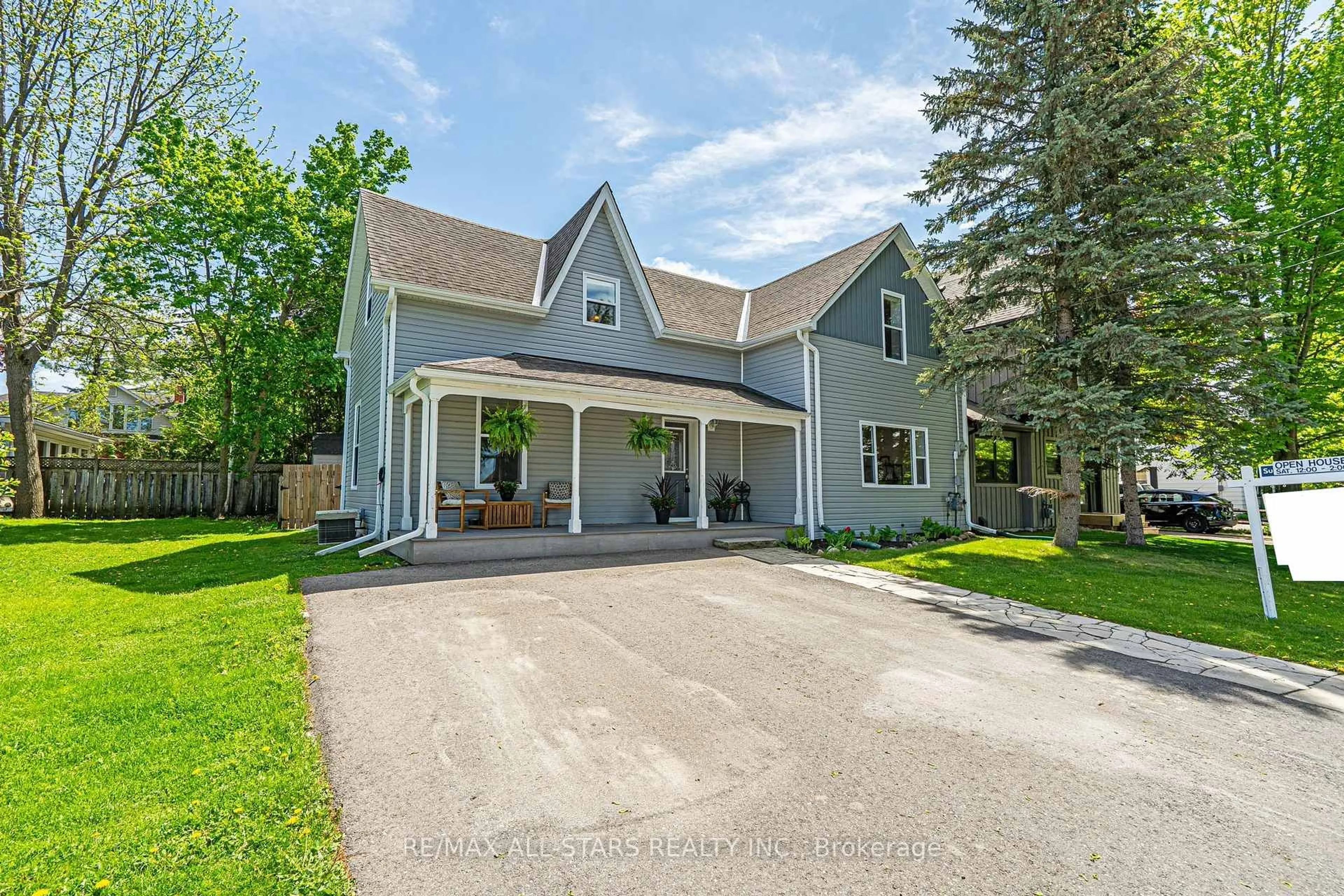 A pic from outside/outdoor area/front of a property/back of a property/a pic from drone, street for 96 Mechanic St, Uxbridge Ontario L9P 1G9