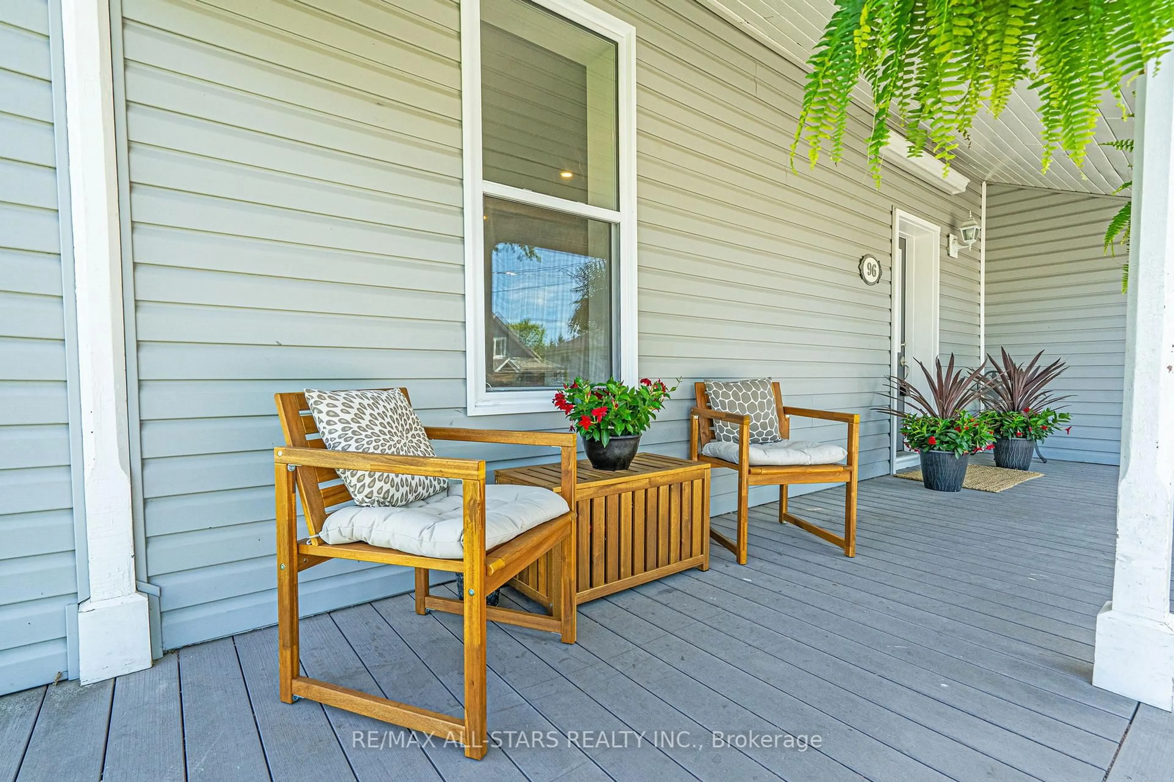 Patio, unknown for 96 Mechanic St, Uxbridge Ontario L9P 1G9