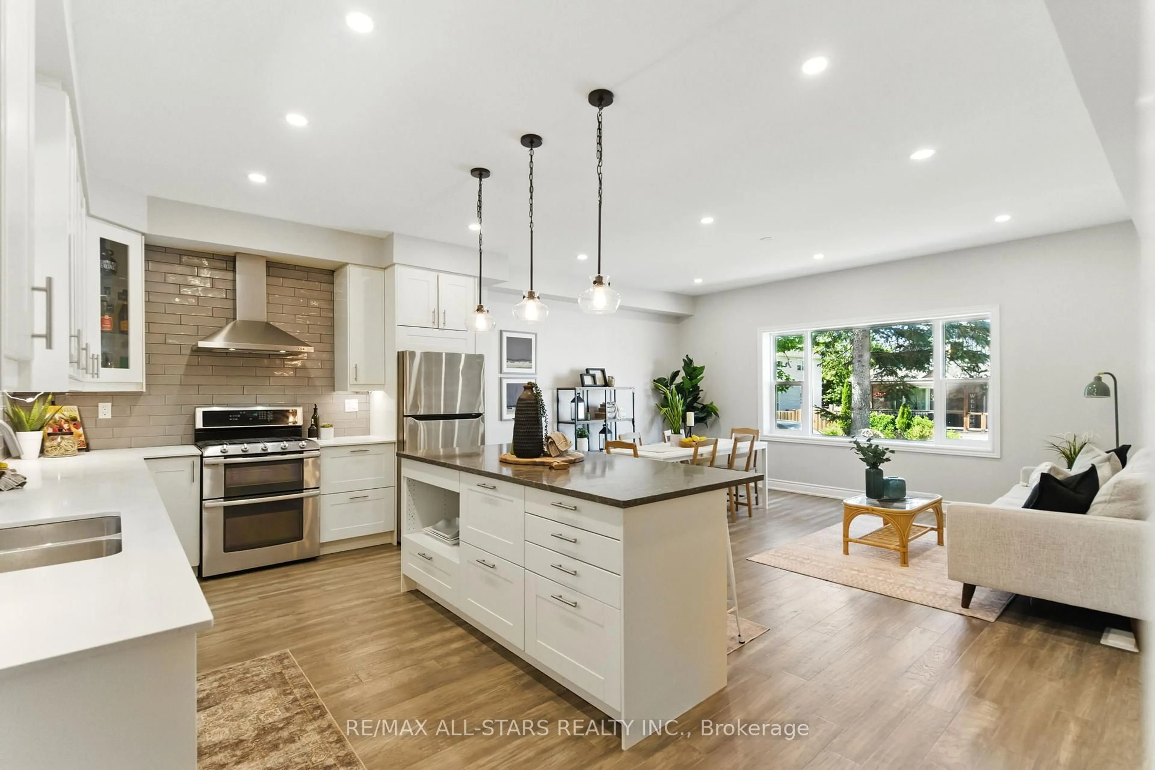 Open concept kitchen, unknown for 96 Mechanic St, Uxbridge Ontario L9P 1G9