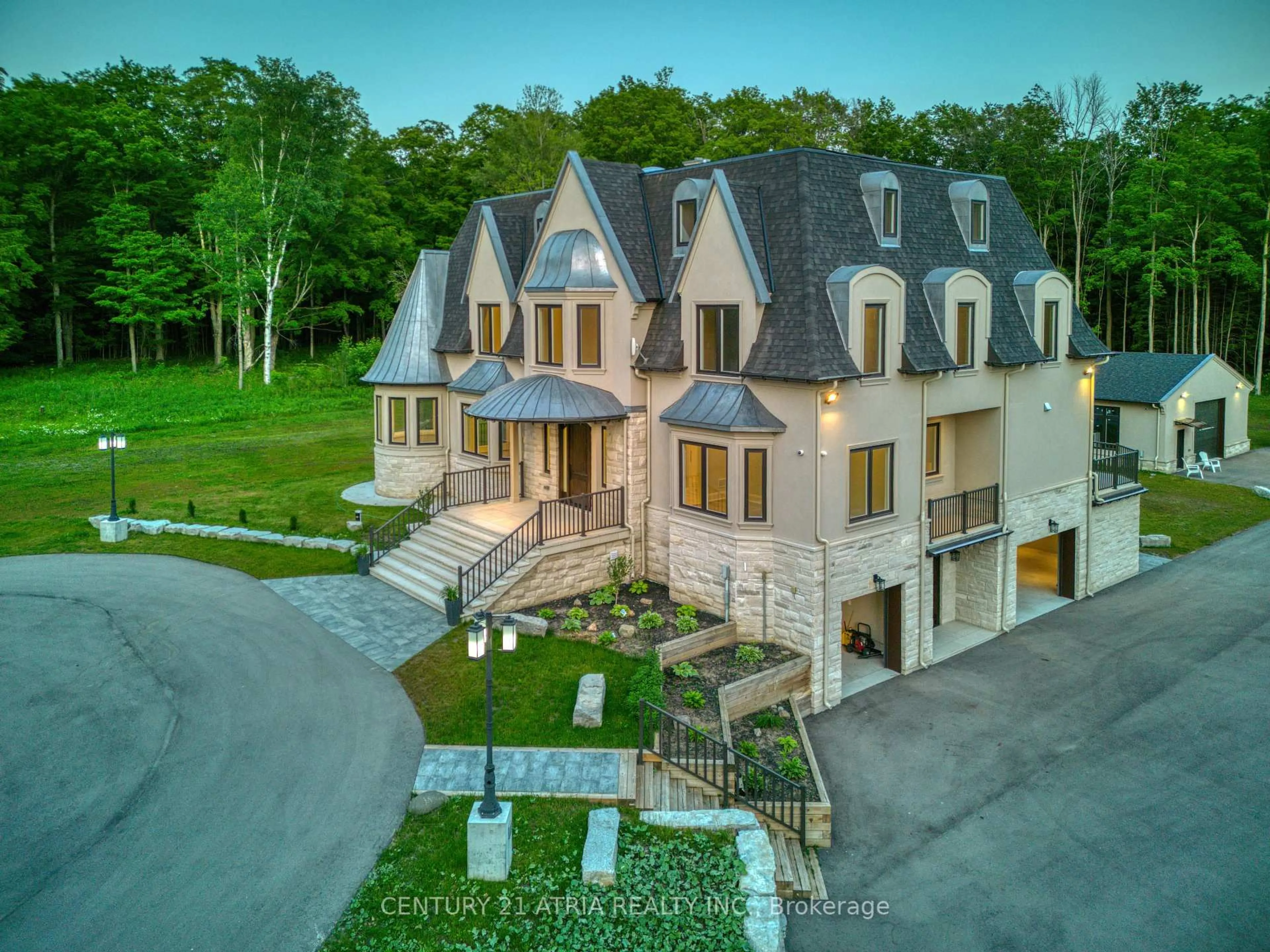A pic from outside/outdoor area/front of a property/back of a property/a pic from drone, street for 3225 Davis Dr, Whitchurch-Stouffville Ontario L4A 2P8