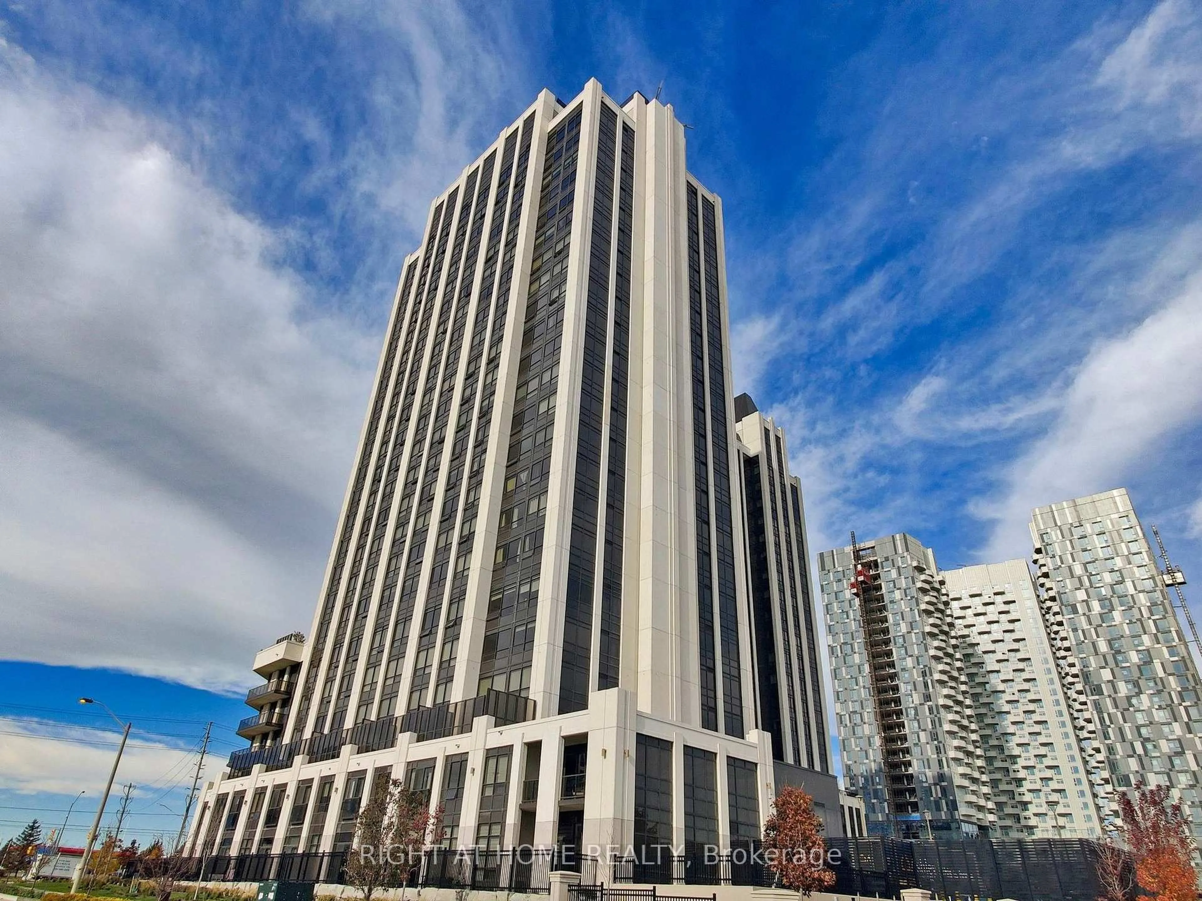 Indoor foyer for 9075 Jane St #106, Vaughan Ontario L4K 0L7