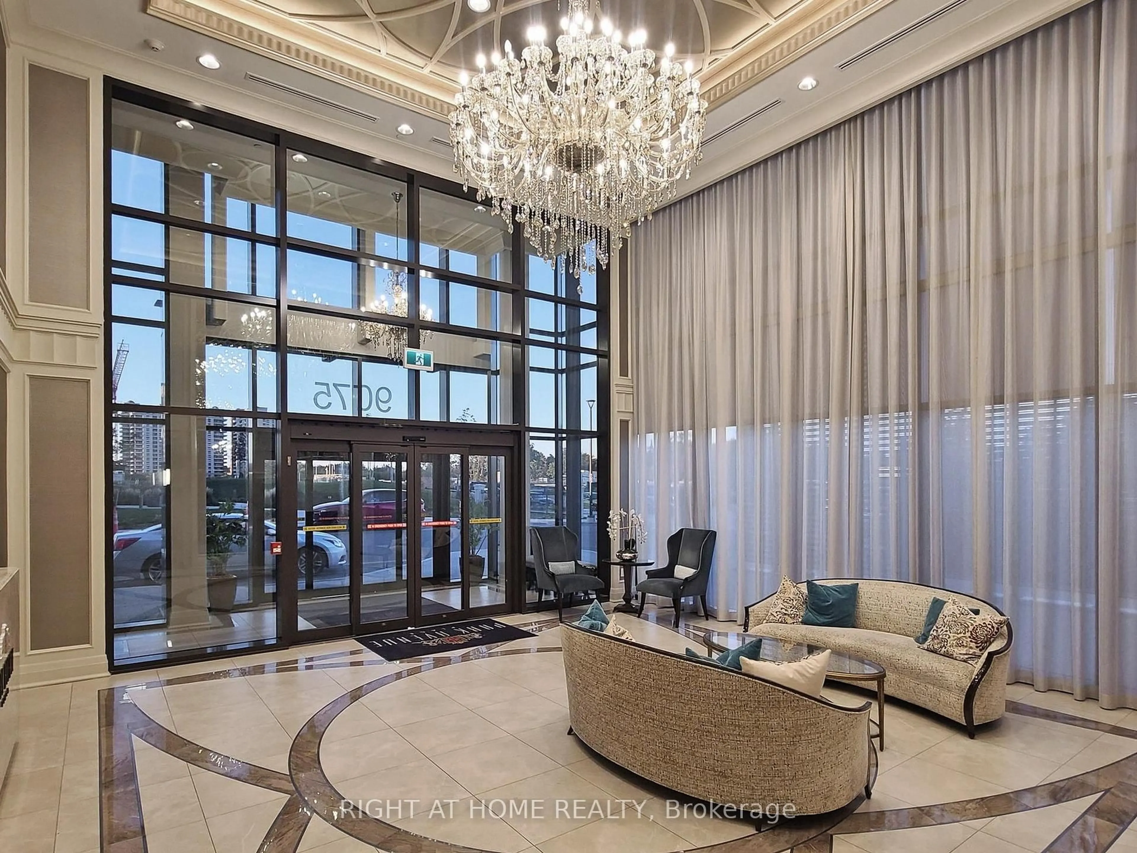 Indoor foyer for 9075 Jane St #106, Vaughan Ontario L4K 0L7