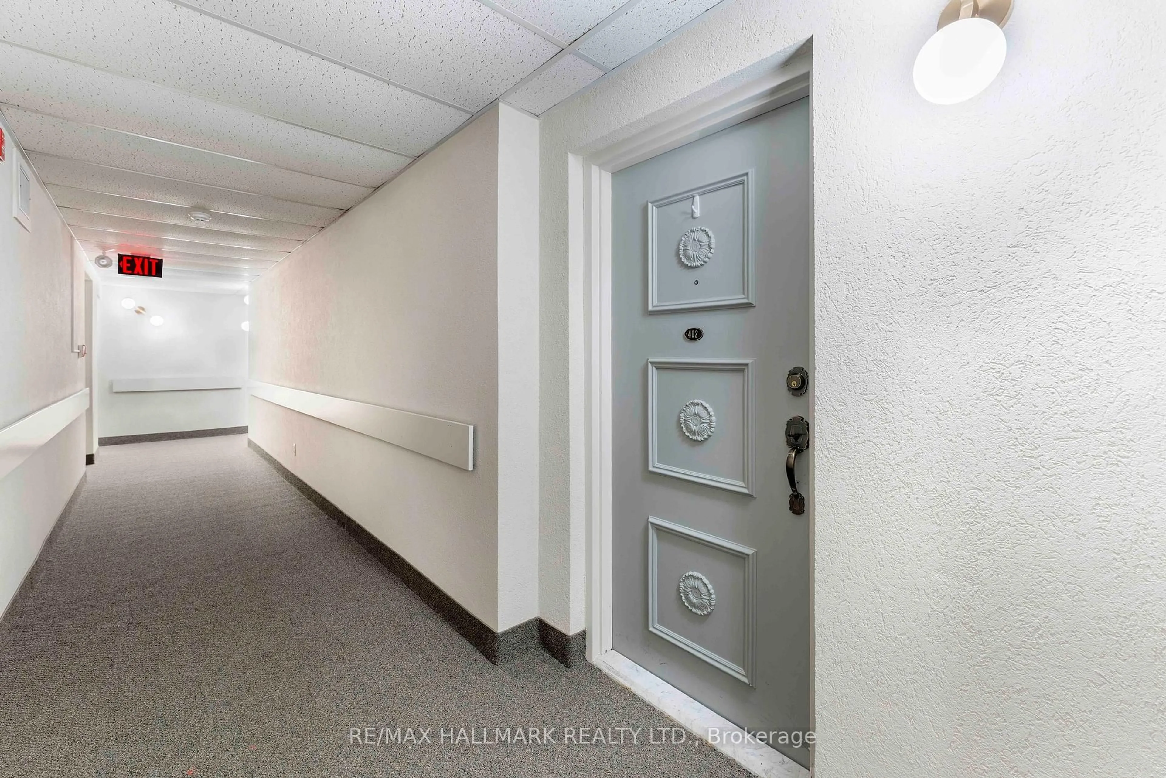 Unknown for 15390 Yonge St #402, Aurora Ontario L4G 1N8