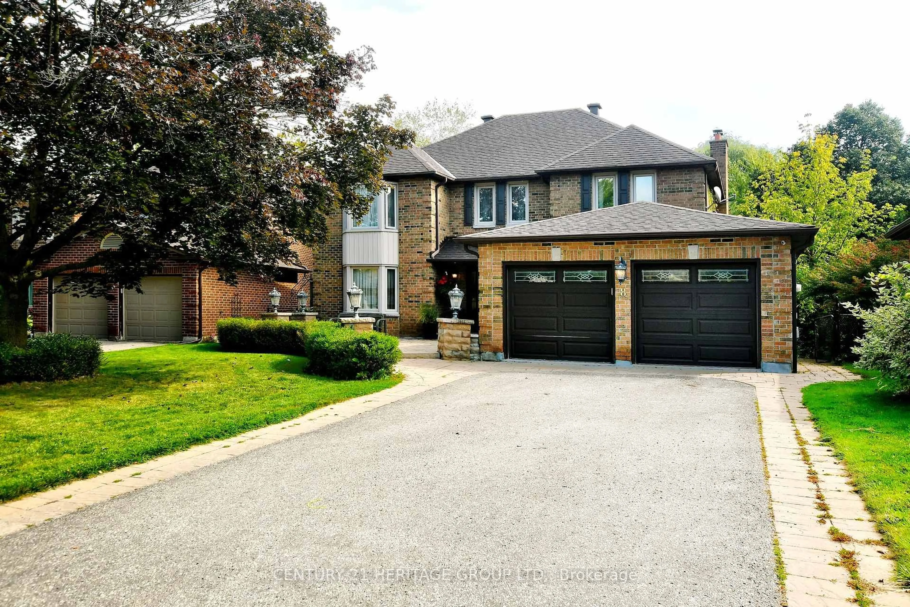 Home with brick exterior material, street for 8 Petch Cres, Aurora Ontario L4G 5N7