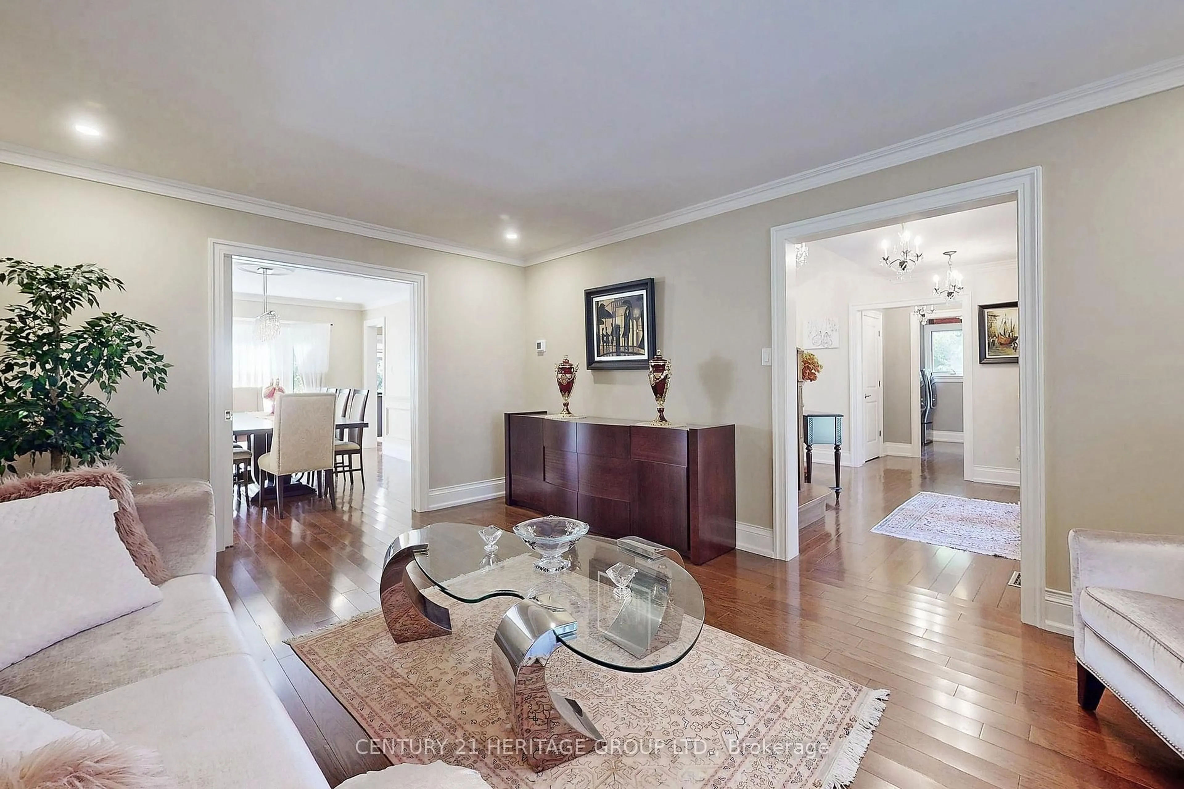 Unknown for 8 Petch Cres, Aurora Ontario L4G 5N7