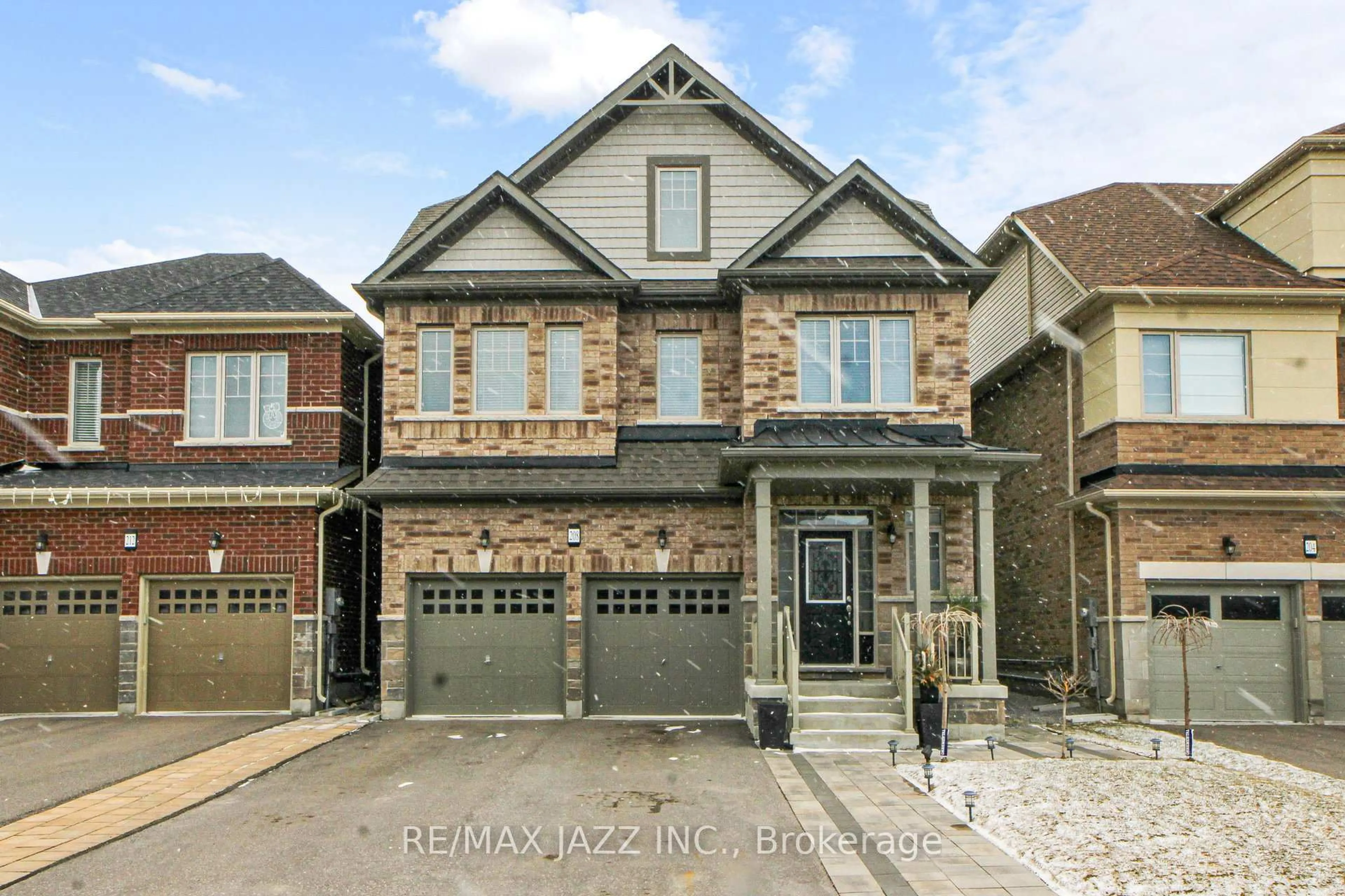 Home with brick exterior material, street for 208 Frederick Pearson St, East Gwillimbury Ontario L9N 0Y9