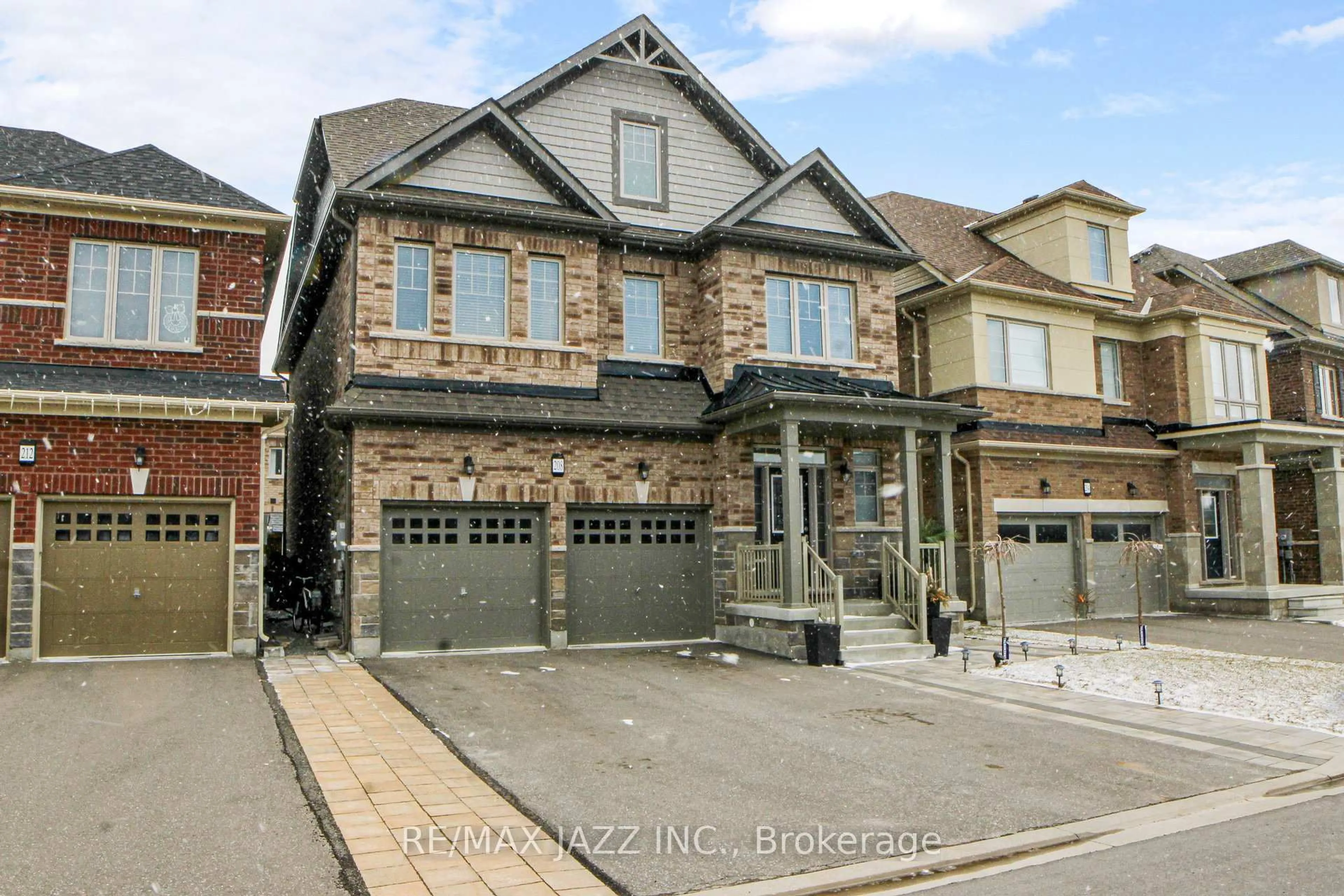 Home with brick exterior material, street for 208 Frederick Pearson St, East Gwillimbury Ontario L9N 0Y9