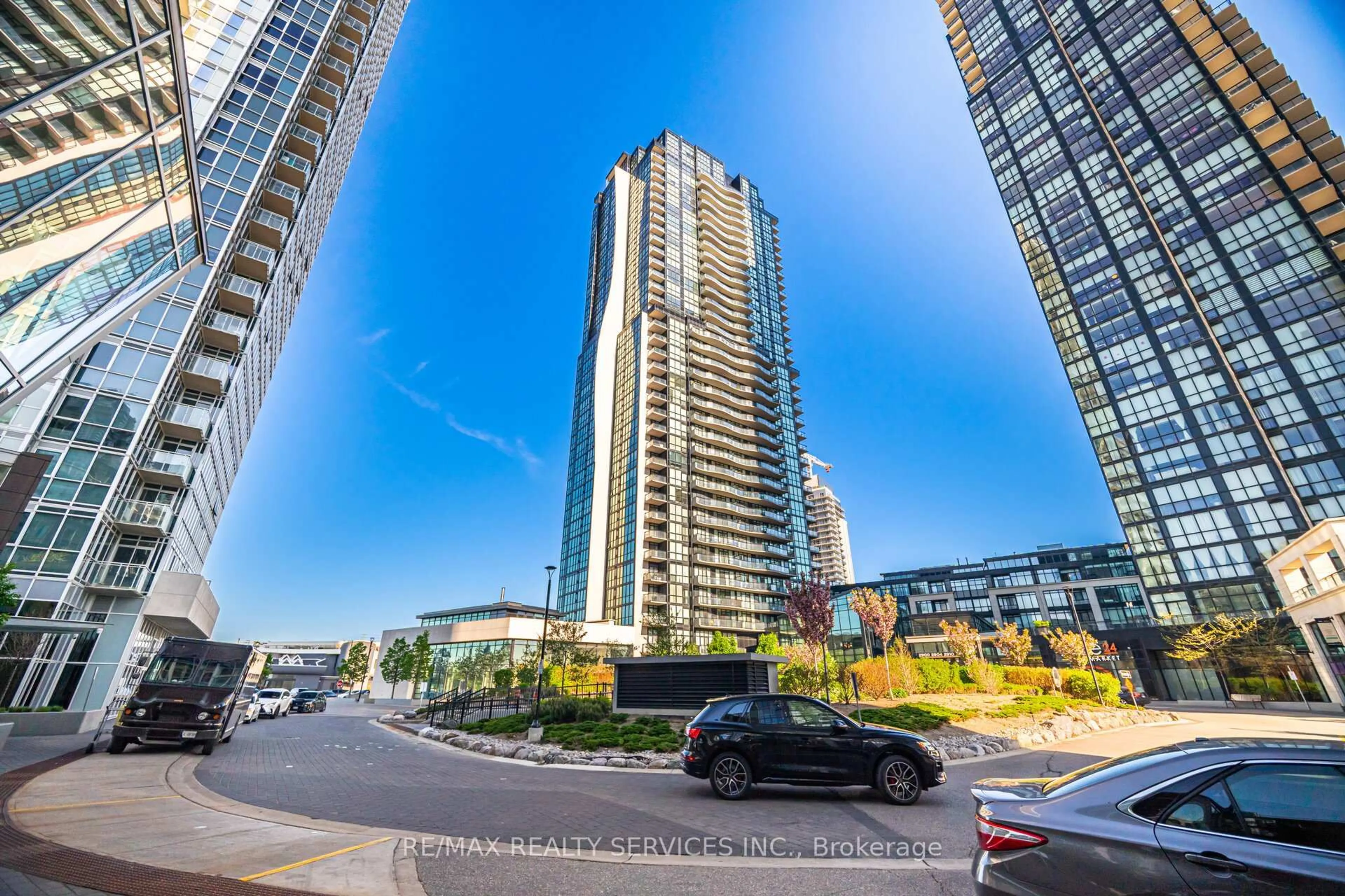 A pic from outside/outdoor area/front of a property/back of a property/a pic from drone, unknown for 2900 Highway 7 Rd #2902, Vaughan Ontario L4K 0G3
