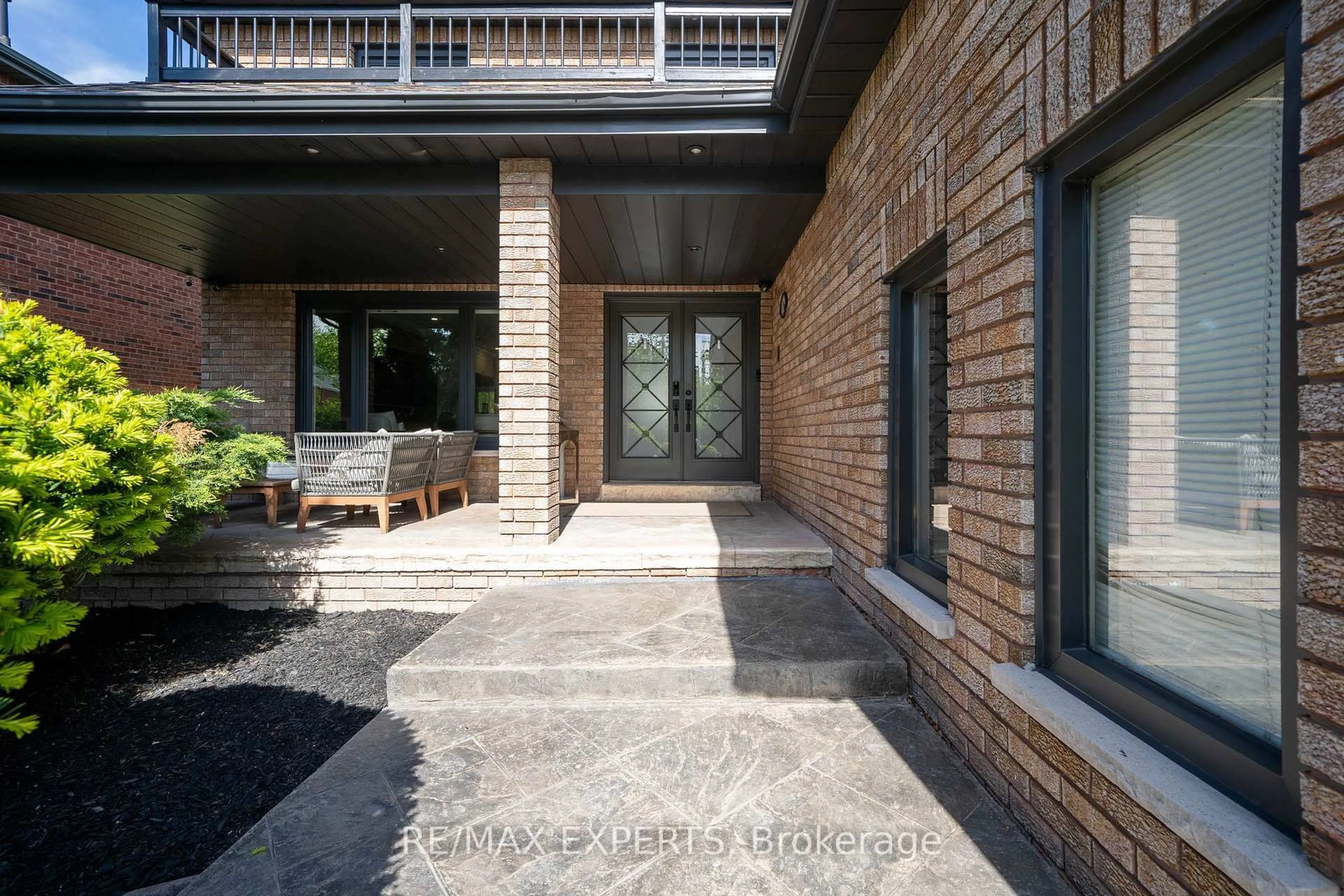 Patio, street for 176 Bourbon St, Vaughan Ontario L4L 6Y9
