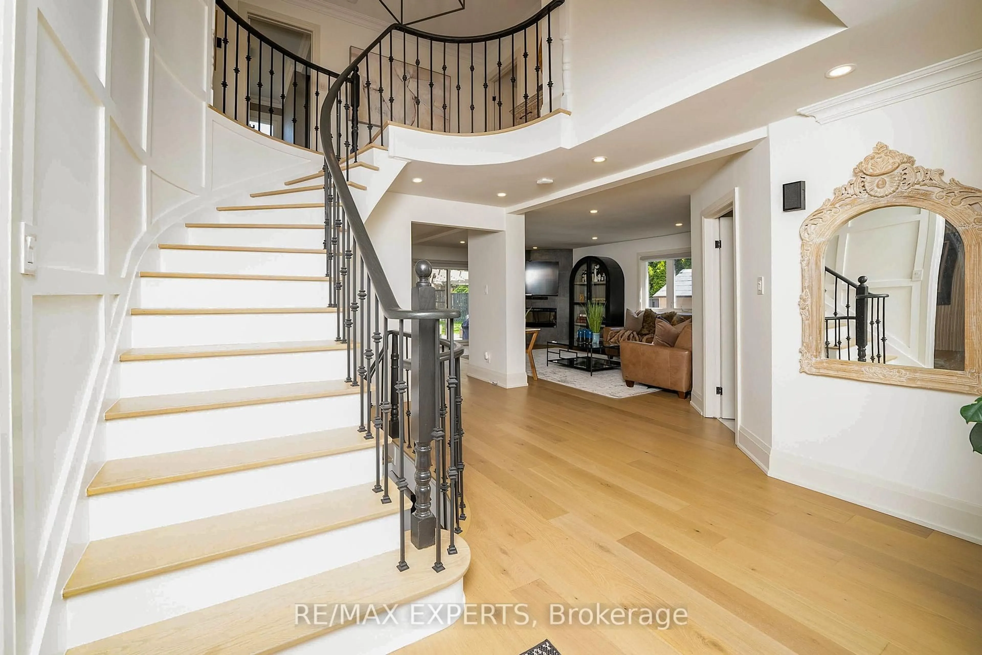 Indoor entryway for 176 Bourbon St, Vaughan Ontario L4L 6Y9