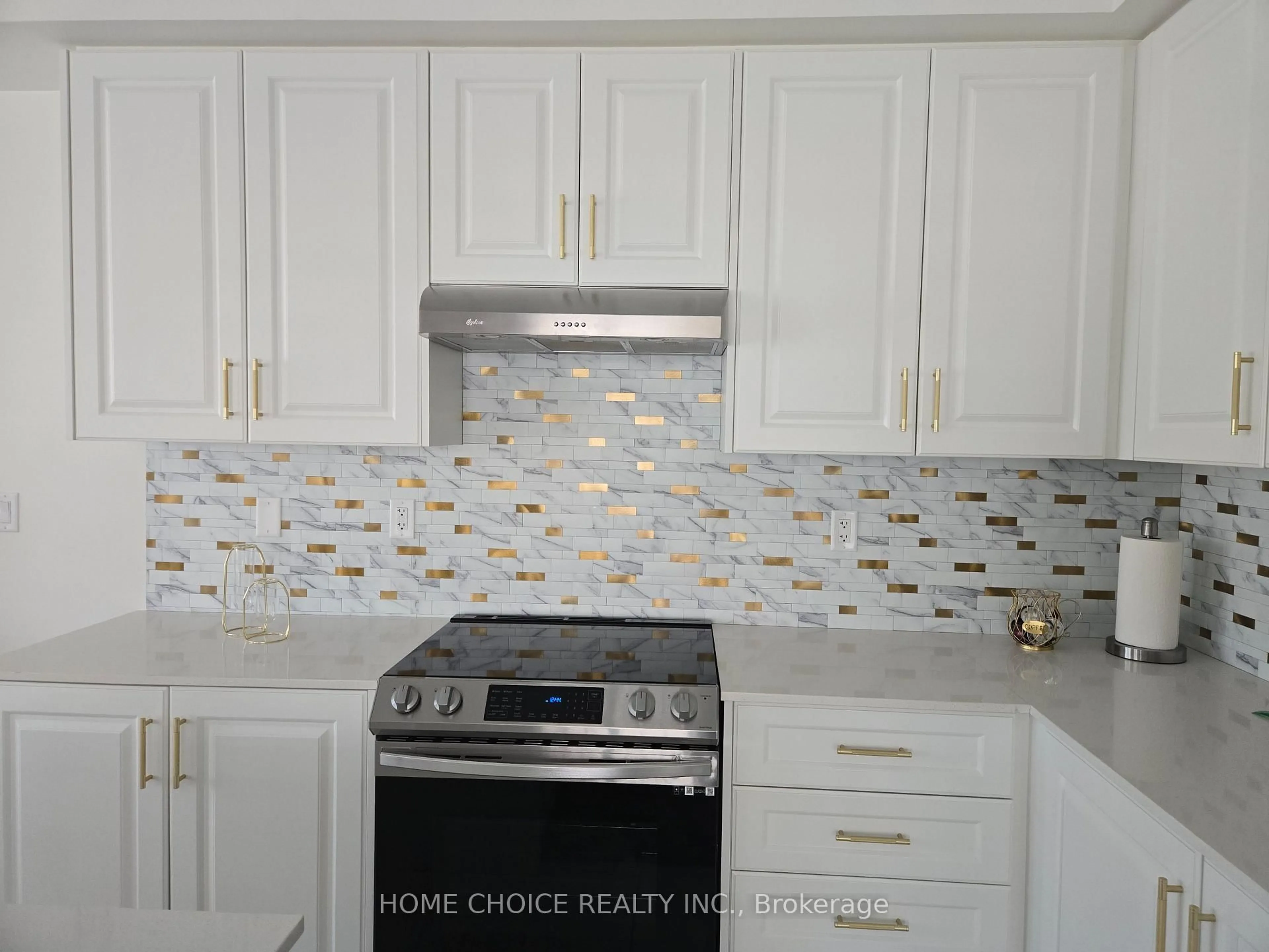 Contemporary kitchen, ceramic/tile floor for 35 Rotary Way, Bradford West Gwillimbury Ontario L3Z 4P2