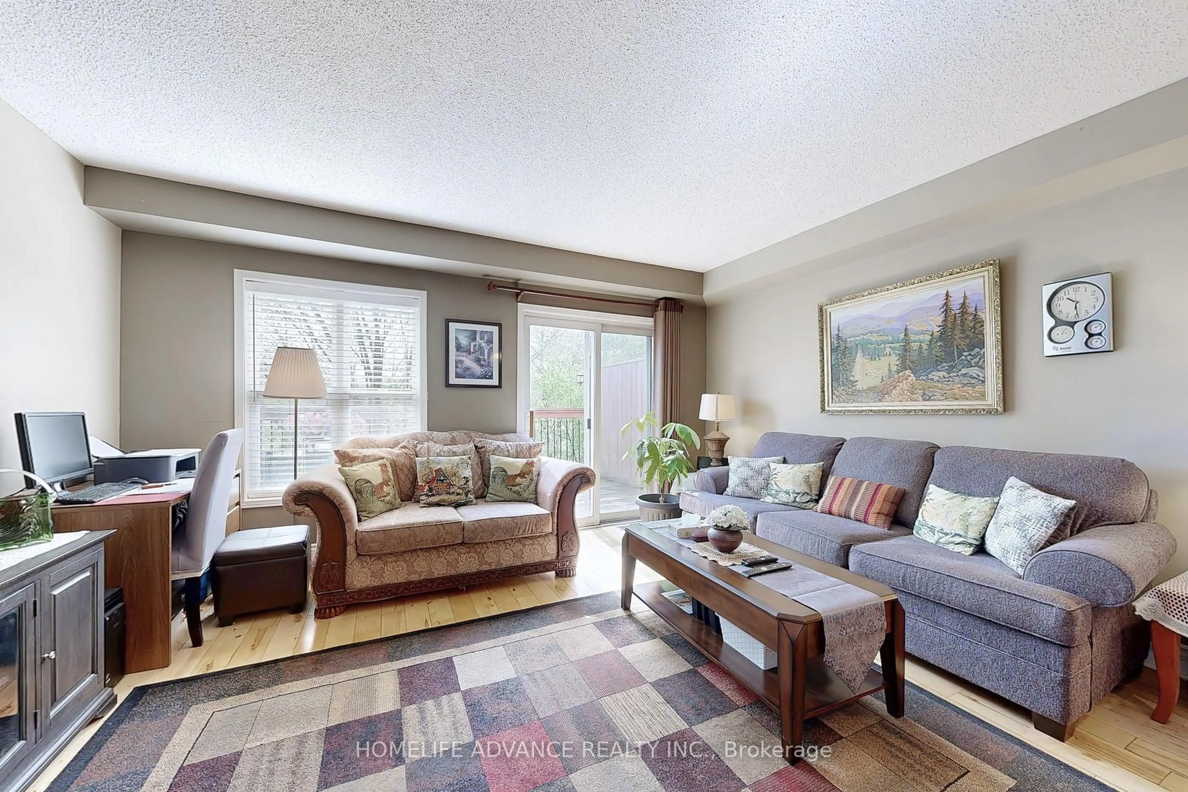 Living room with furniture, unknown for 523 Winkworth Crt, Newmarket Ontario L3Y 8R2