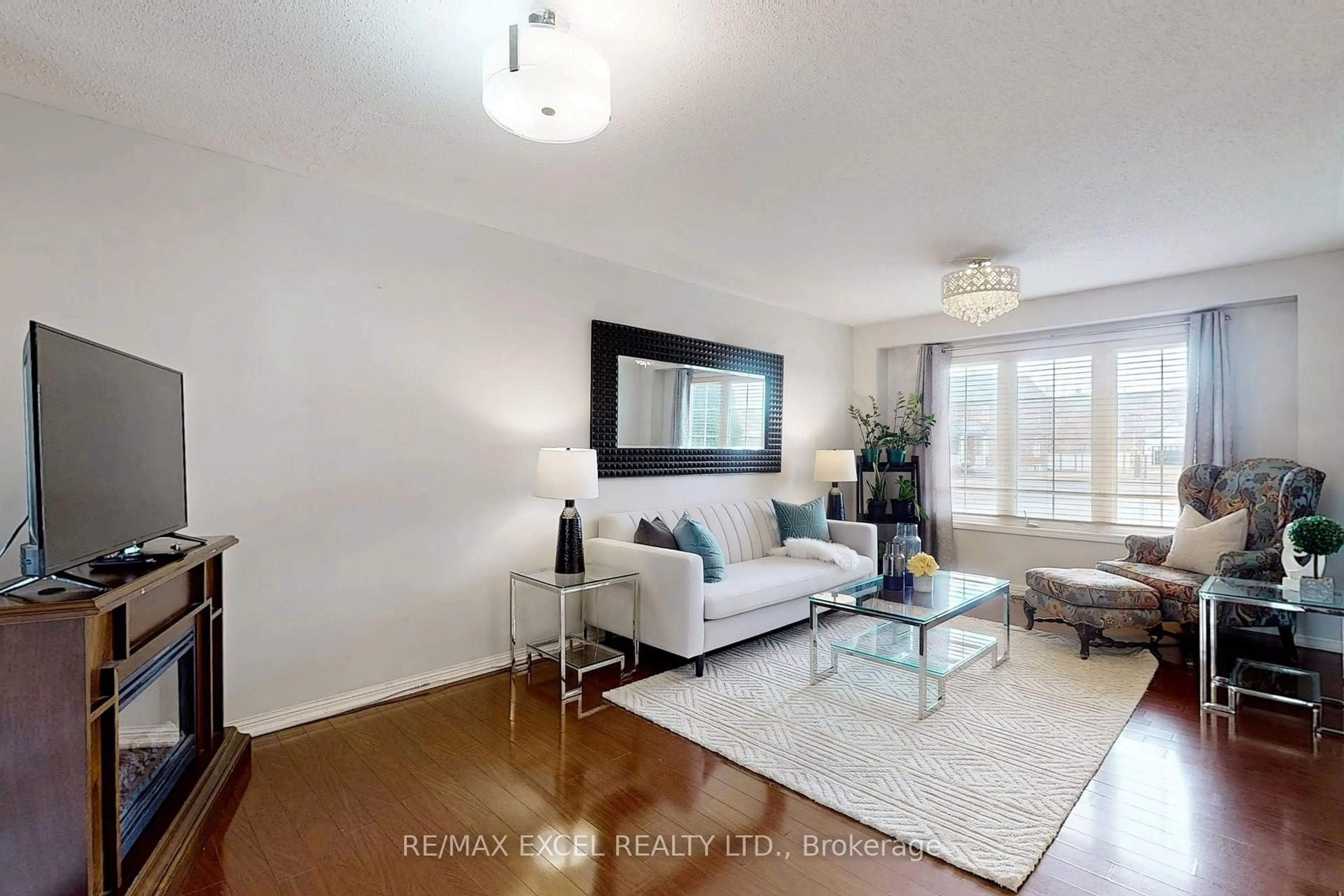 Living room with furniture, unknown for 52 Morning Dove Dr, Markham Ontario L6B 1L2