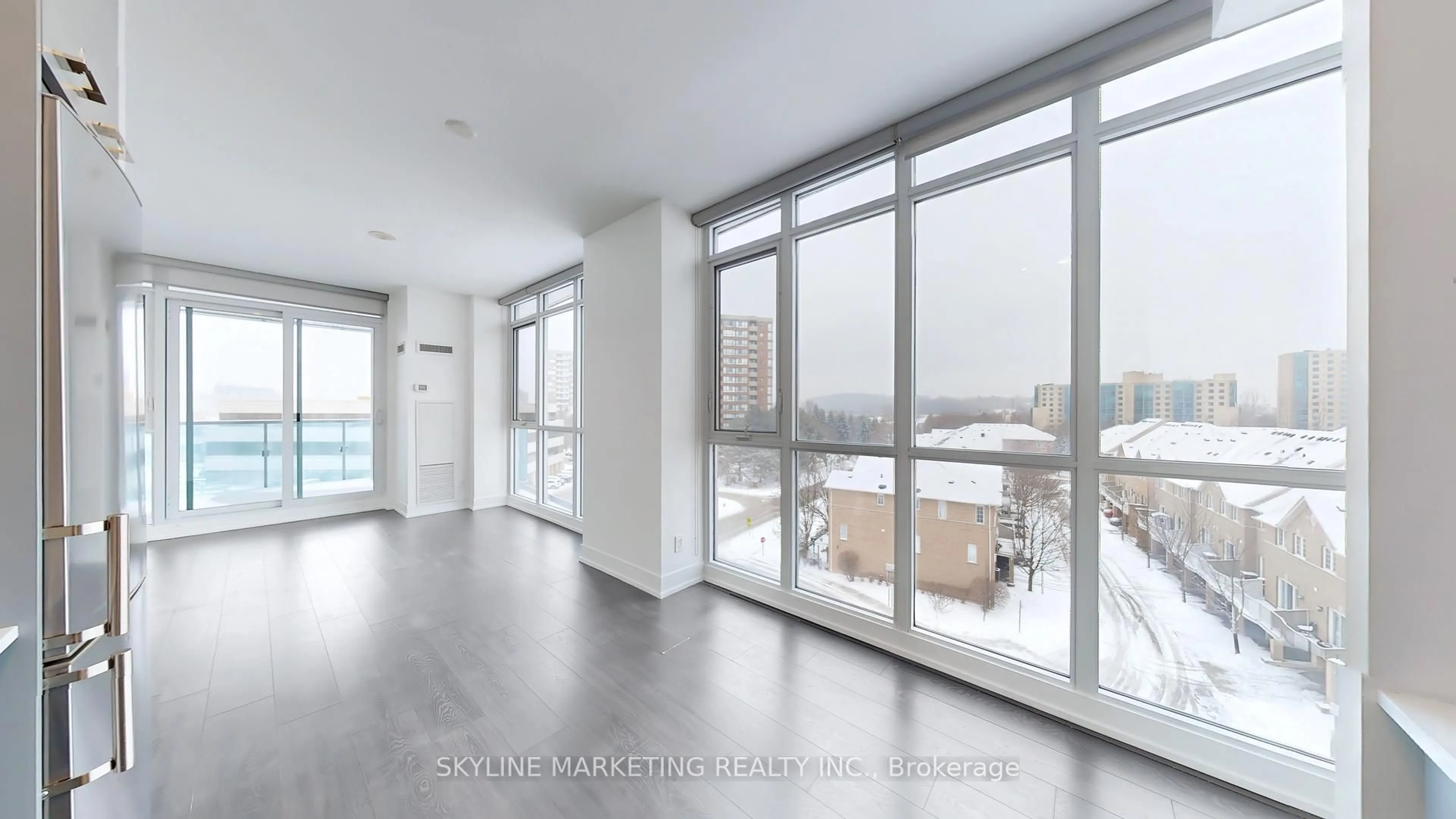 Indoor foyer for 9471 Yonge St #604, Richmond Hill Ontario L4C 0Z5