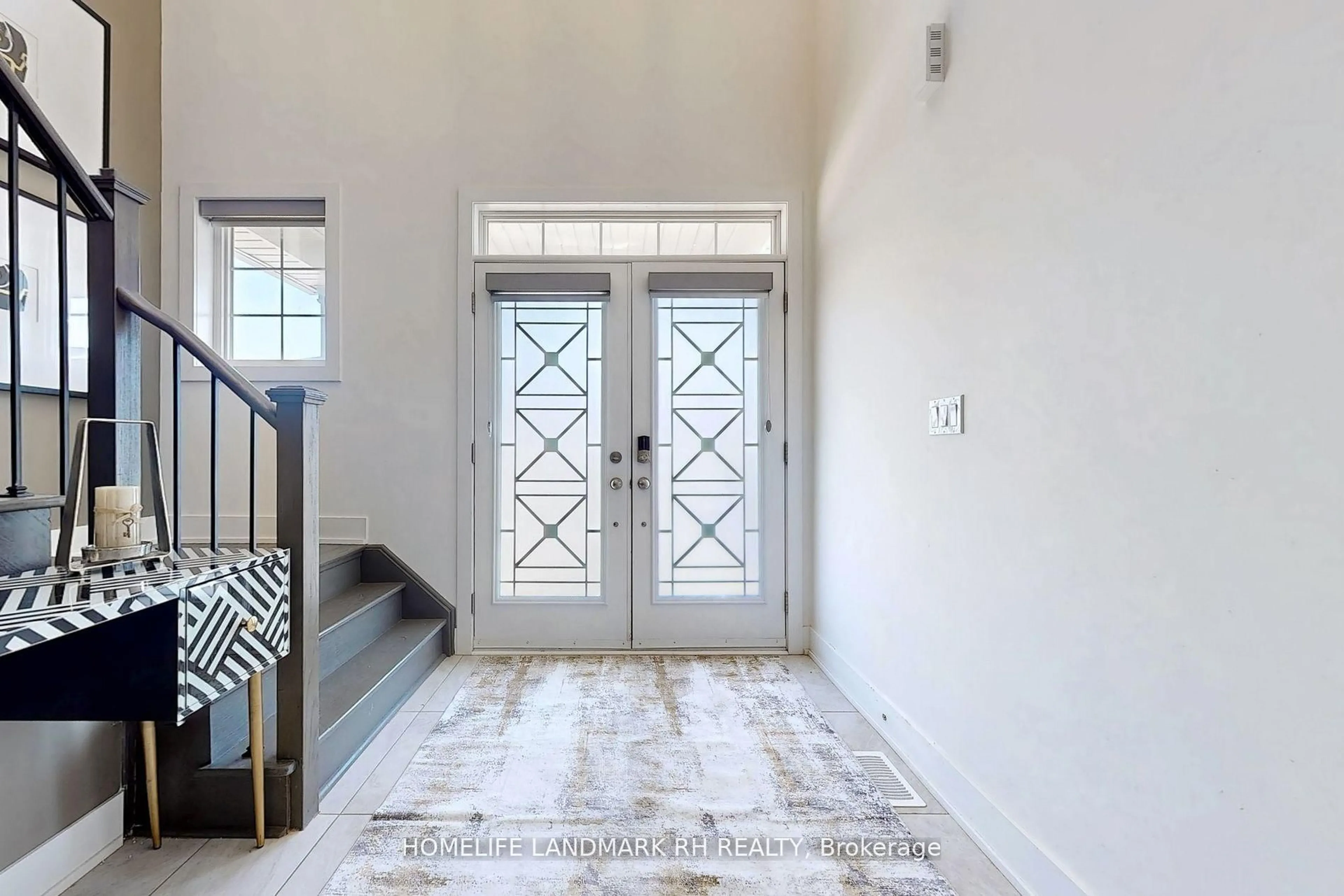 Indoor entryway for 93 Kentledge Ave, East Gwillimbury Ontario L9N 0V9