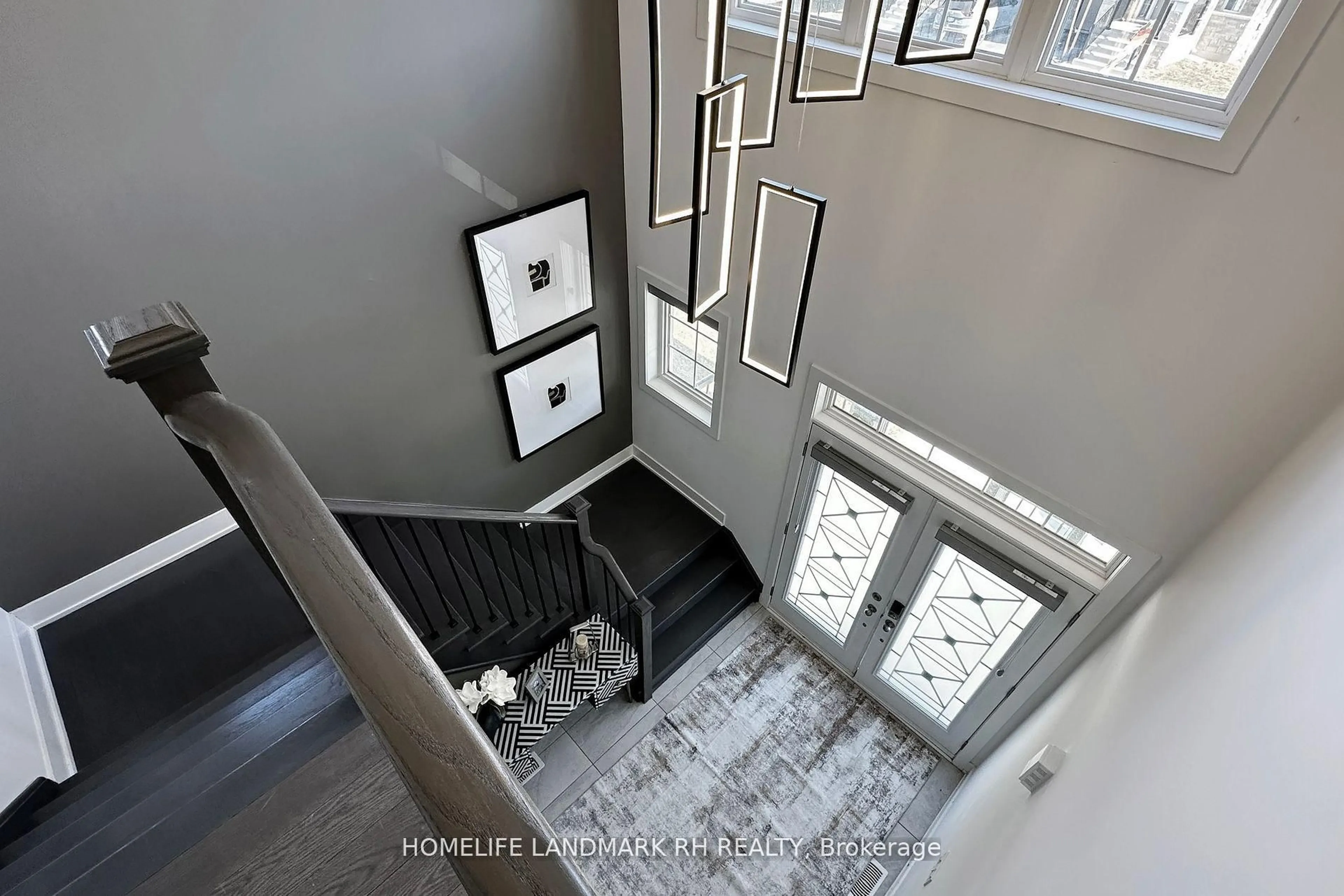 Indoor entryway for 93 Kentledge Ave, East Gwillimbury Ontario L9N 0V9