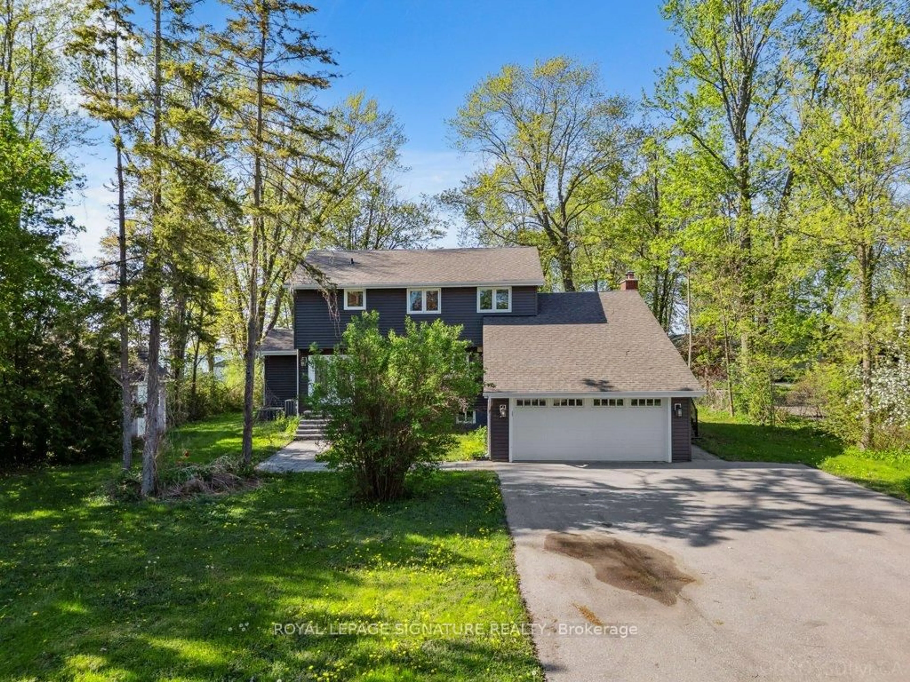 A pic from outside/outdoor area/front of a property/back of a property/a pic from drone, street for 170 Moores Beach Rd, Georgina Ontario L0E 1N0