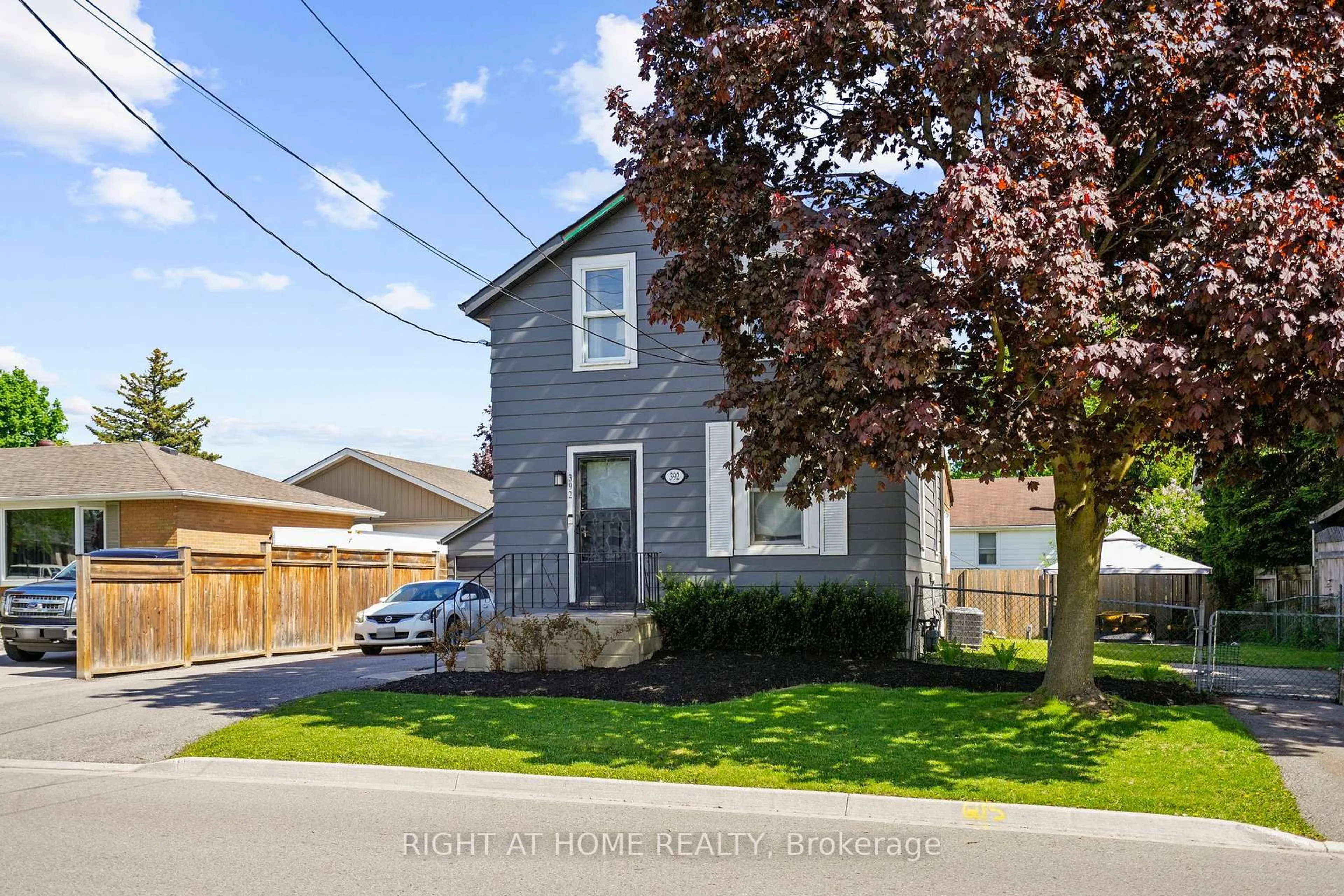 Home with vinyl exterior material, street for 392 Stouffer St, Whitchurch-Stouffville Ontario L4A 4Z4