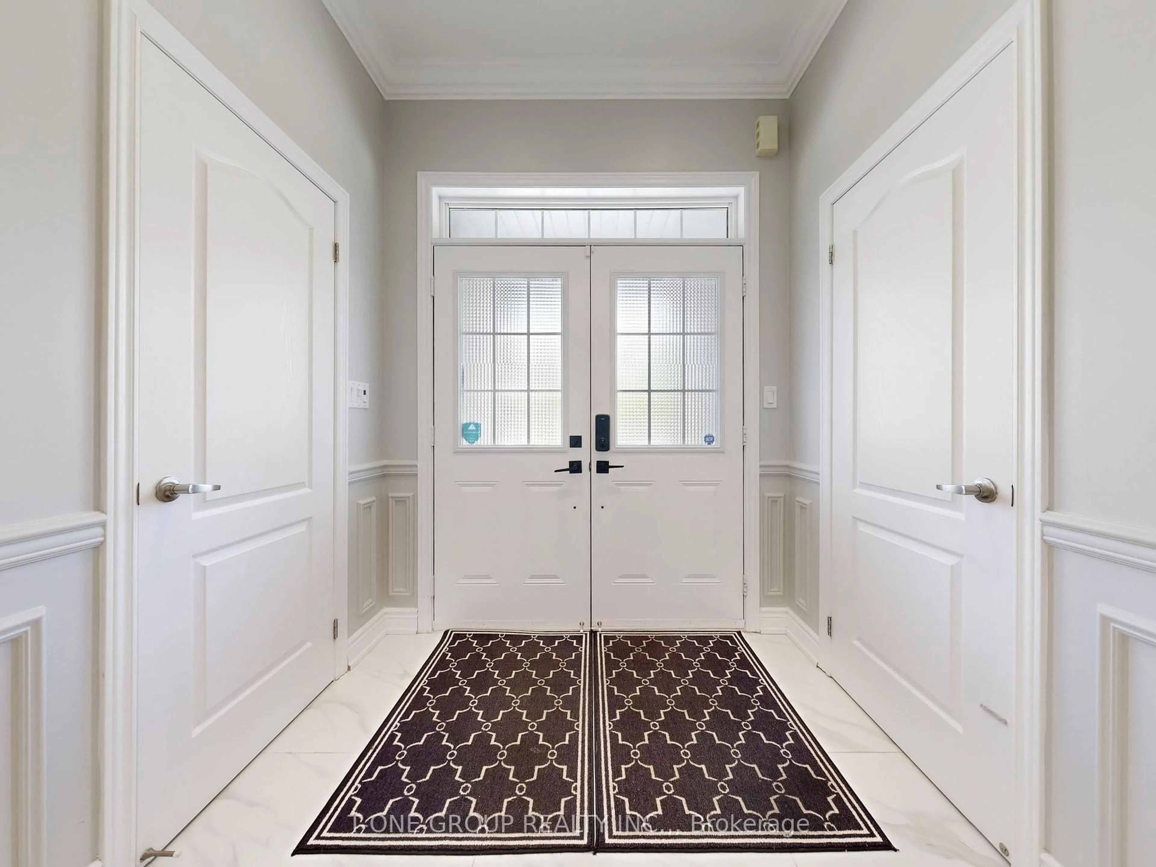 Indoor entryway for 145 Roy Harper Ave, Aurora Ontario L4G 0V6
