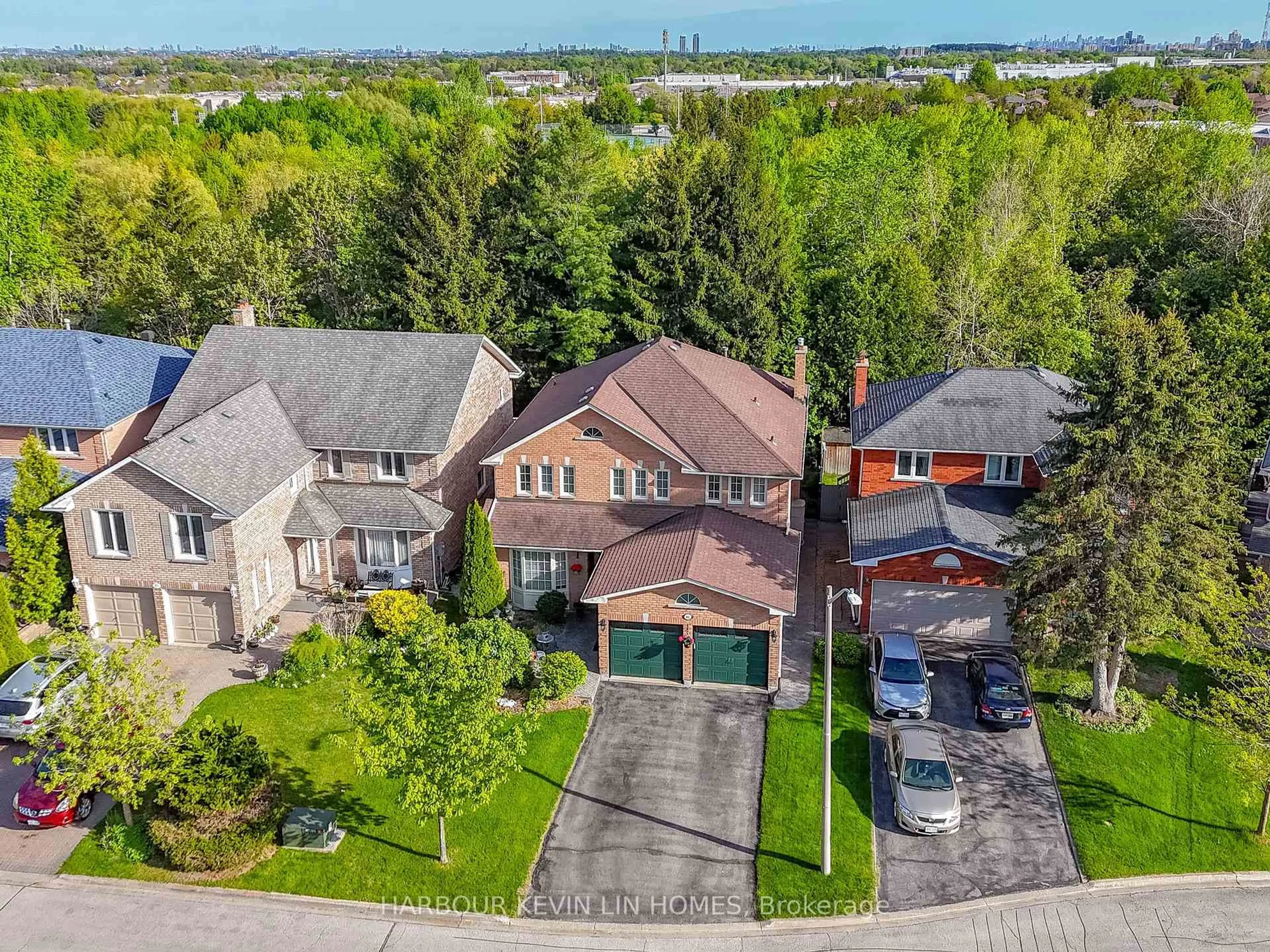 A pic from outside/outdoor area/front of a property/back of a property/a pic from drone, water/lake/river/ocean view for 43 Summitcrest Dr, Richmond Hill Ontario L4S 1A7