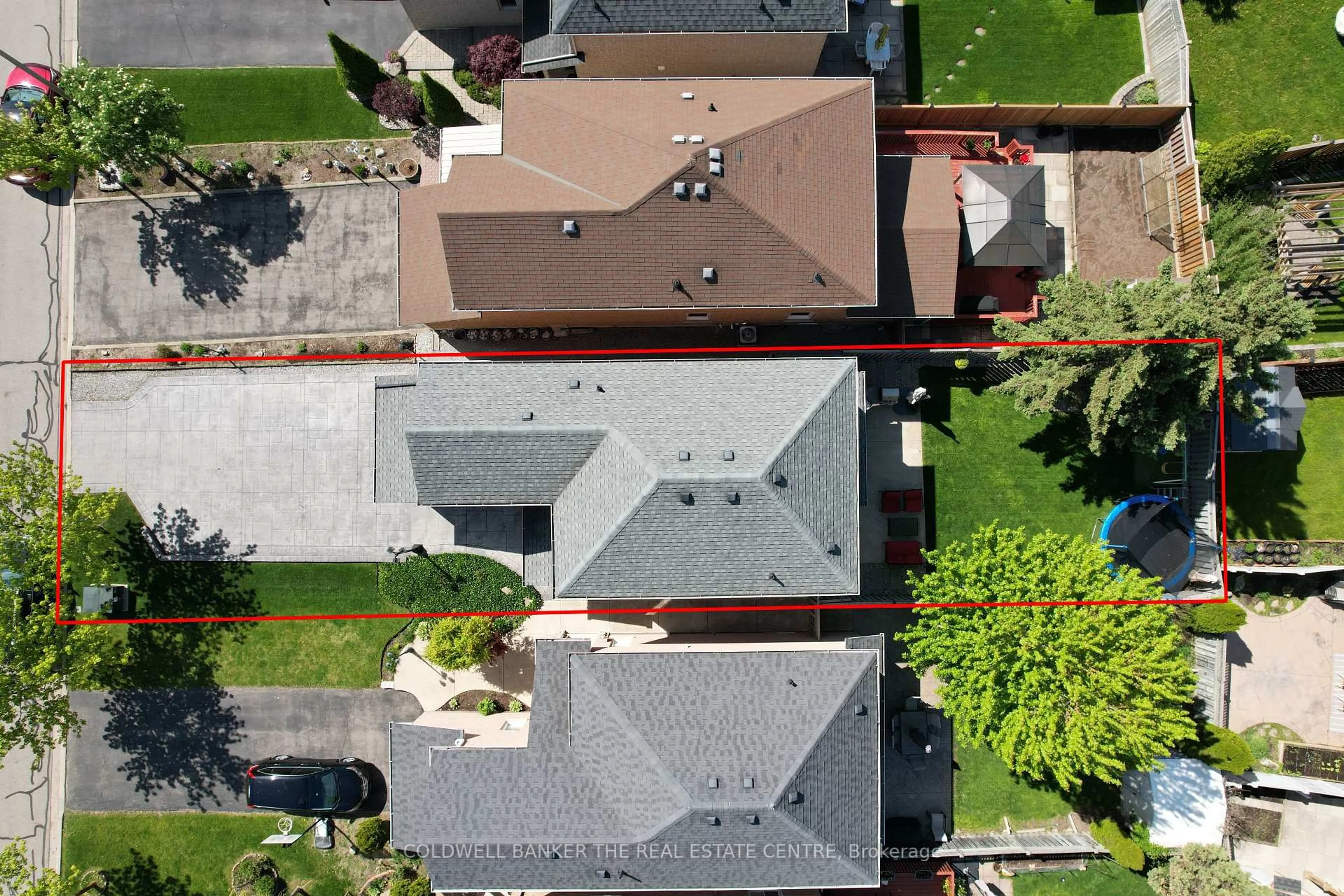 A pic from outside/outdoor area/front of a property/back of a property/a pic from drone, street for 40 Whitefaulds Rd, Vaughan Ontario L6A 2K4