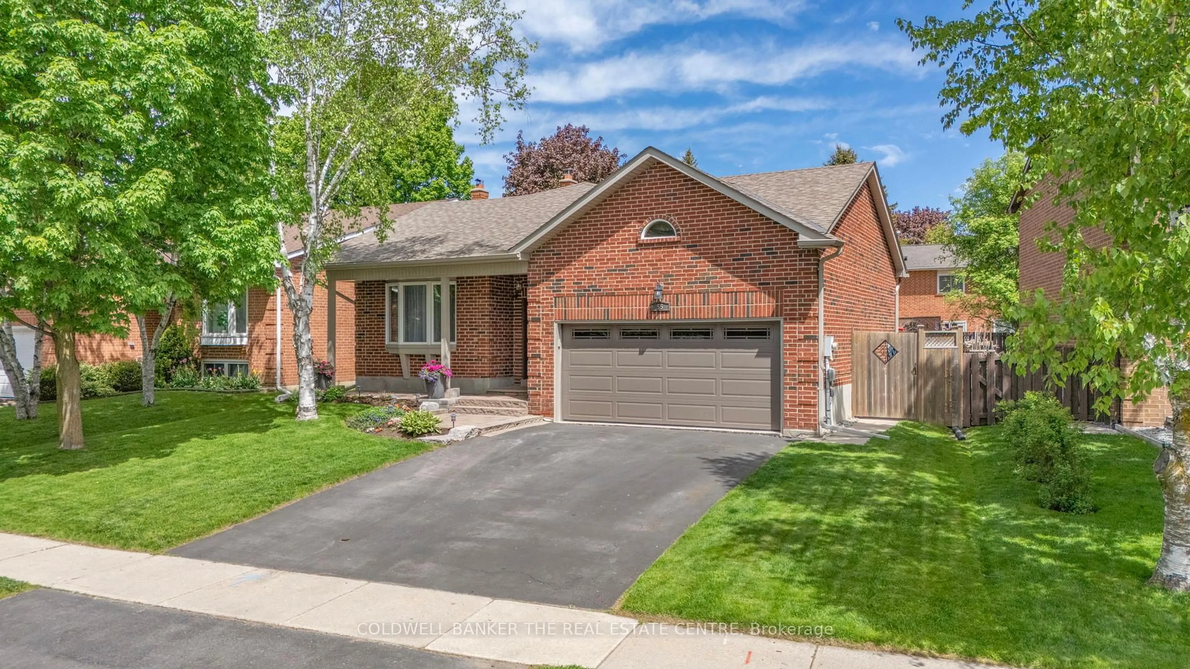 Home with brick exterior material, street for 55 Kingston Rd, Newmarket Ontario L3Y 5W5