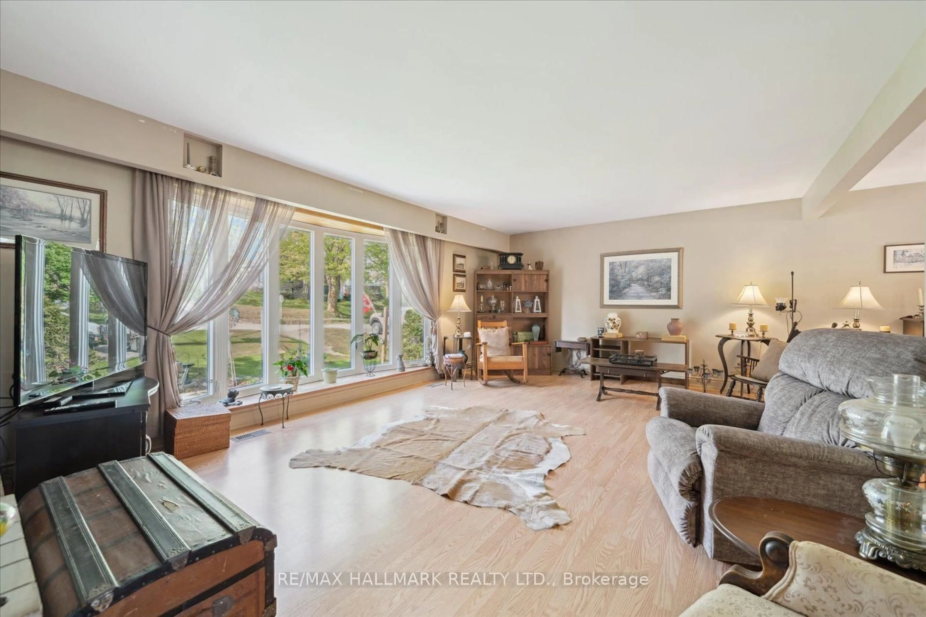 Living room with furniture, unknown for 64 Park St, Brock Ontario L0E 1E0