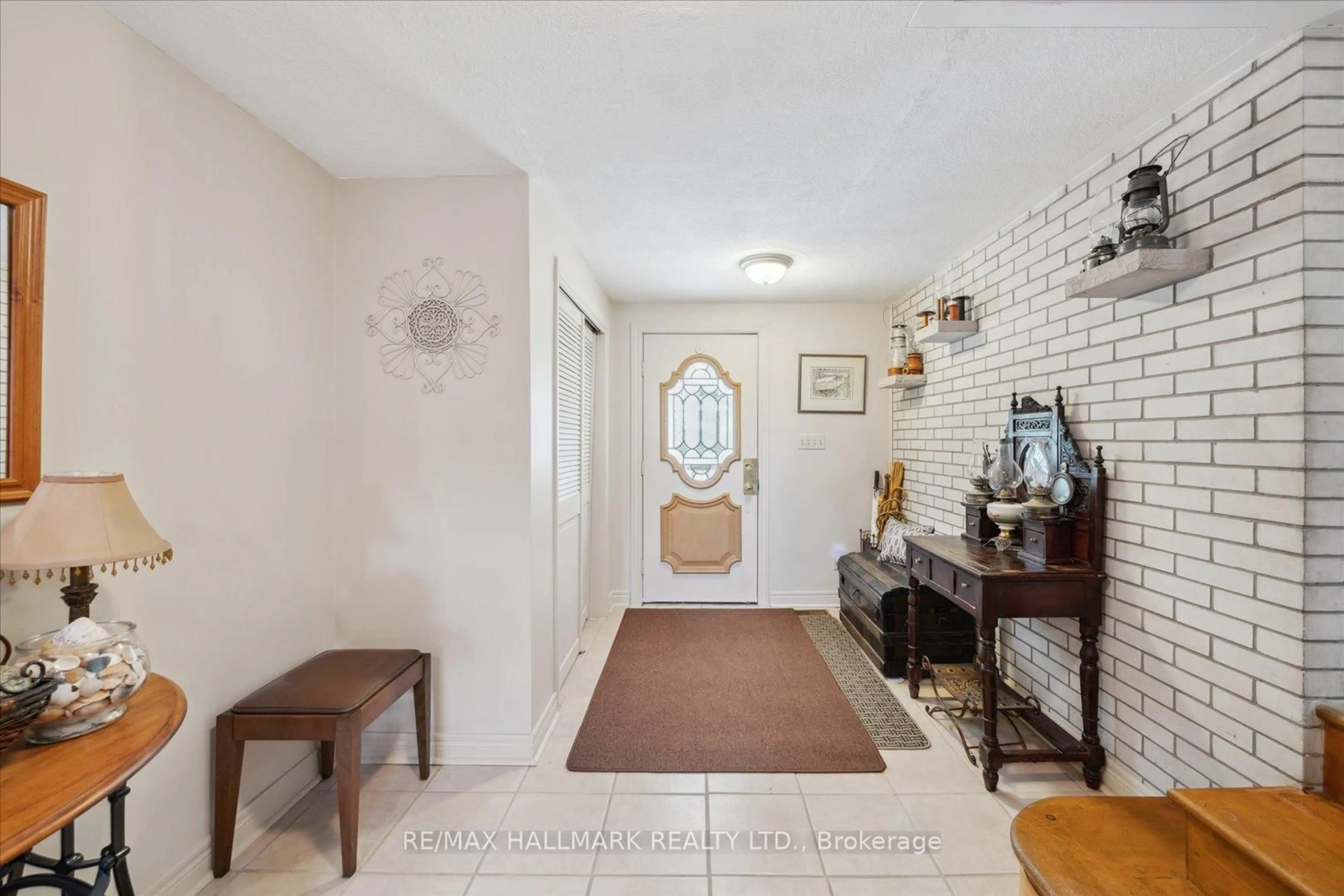 Indoor entryway for 64 Park St, Brock Ontario L0E 1E0