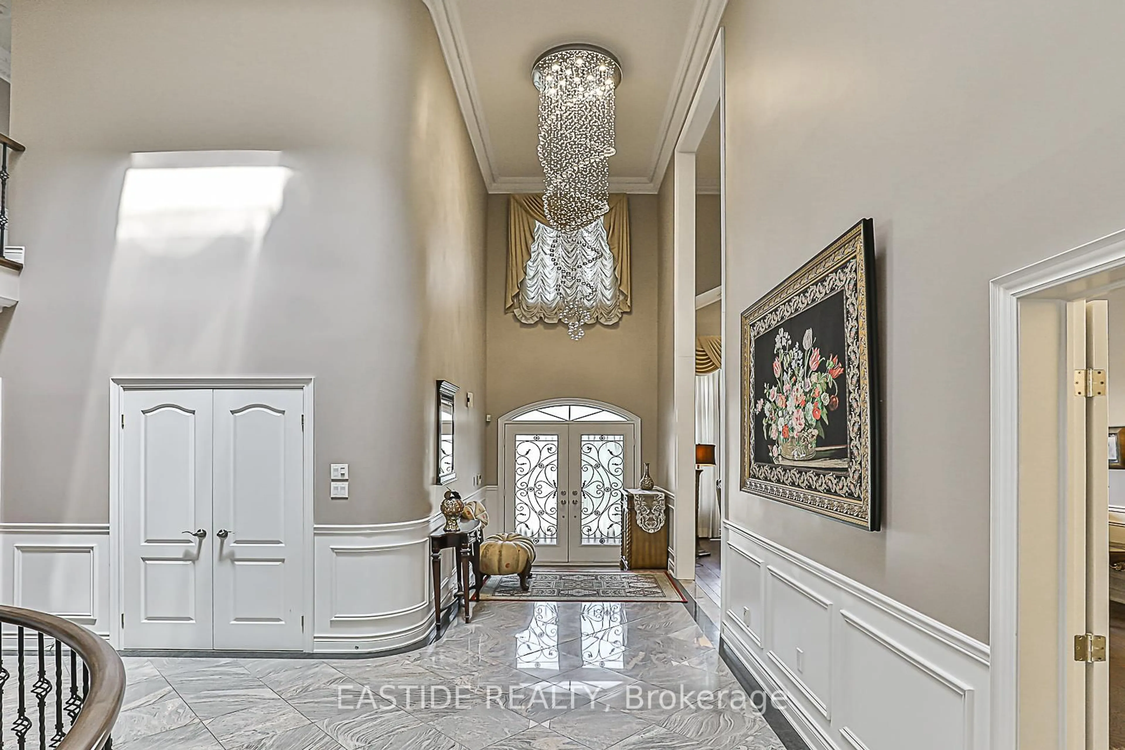 Indoor foyer for 27 Brimwood Cres, Richmond Hill Ontario L4B 4B6