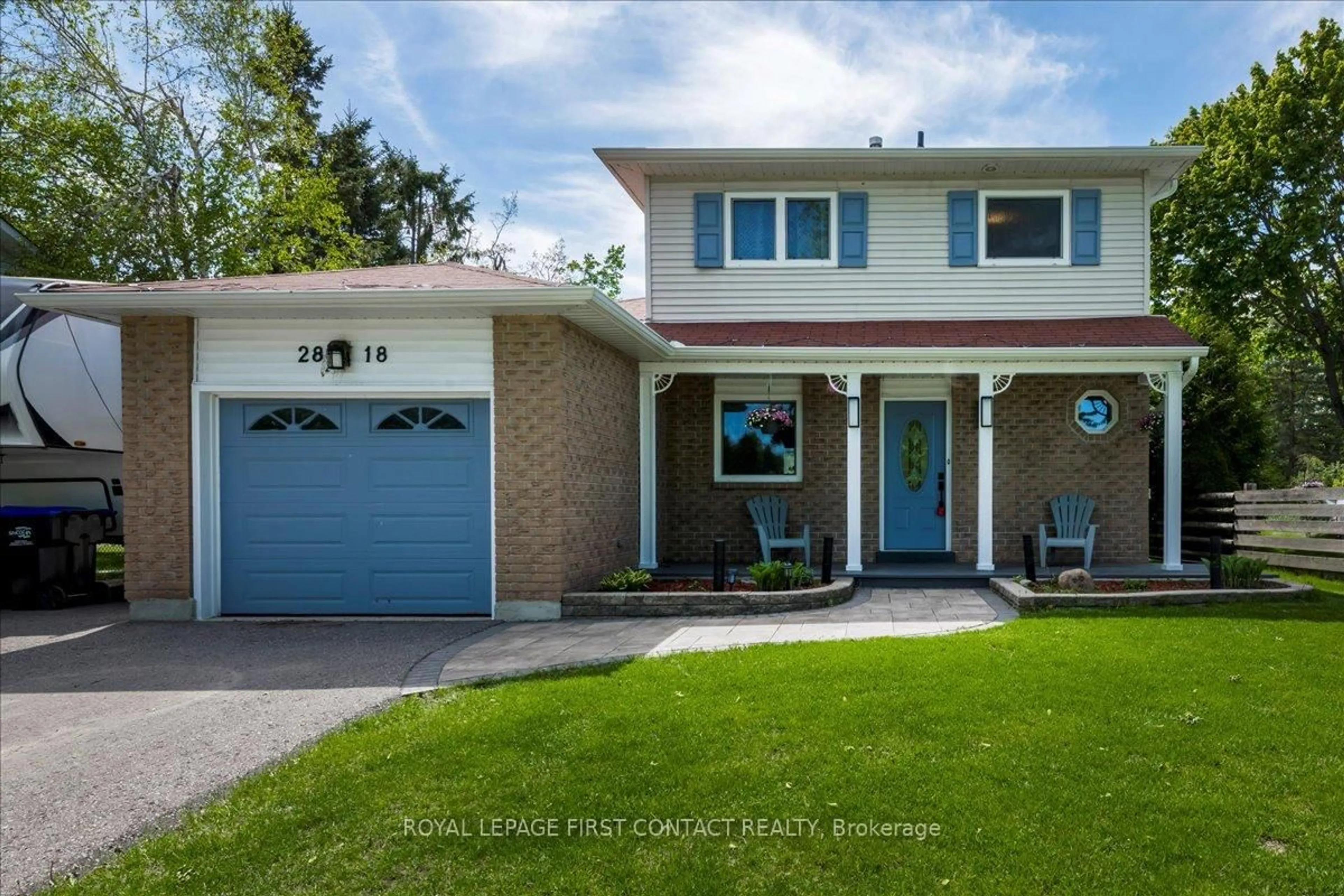 Home with vinyl exterior material, street for 2818 Dempster Ave, Innisfil Ontario L9S 1C2