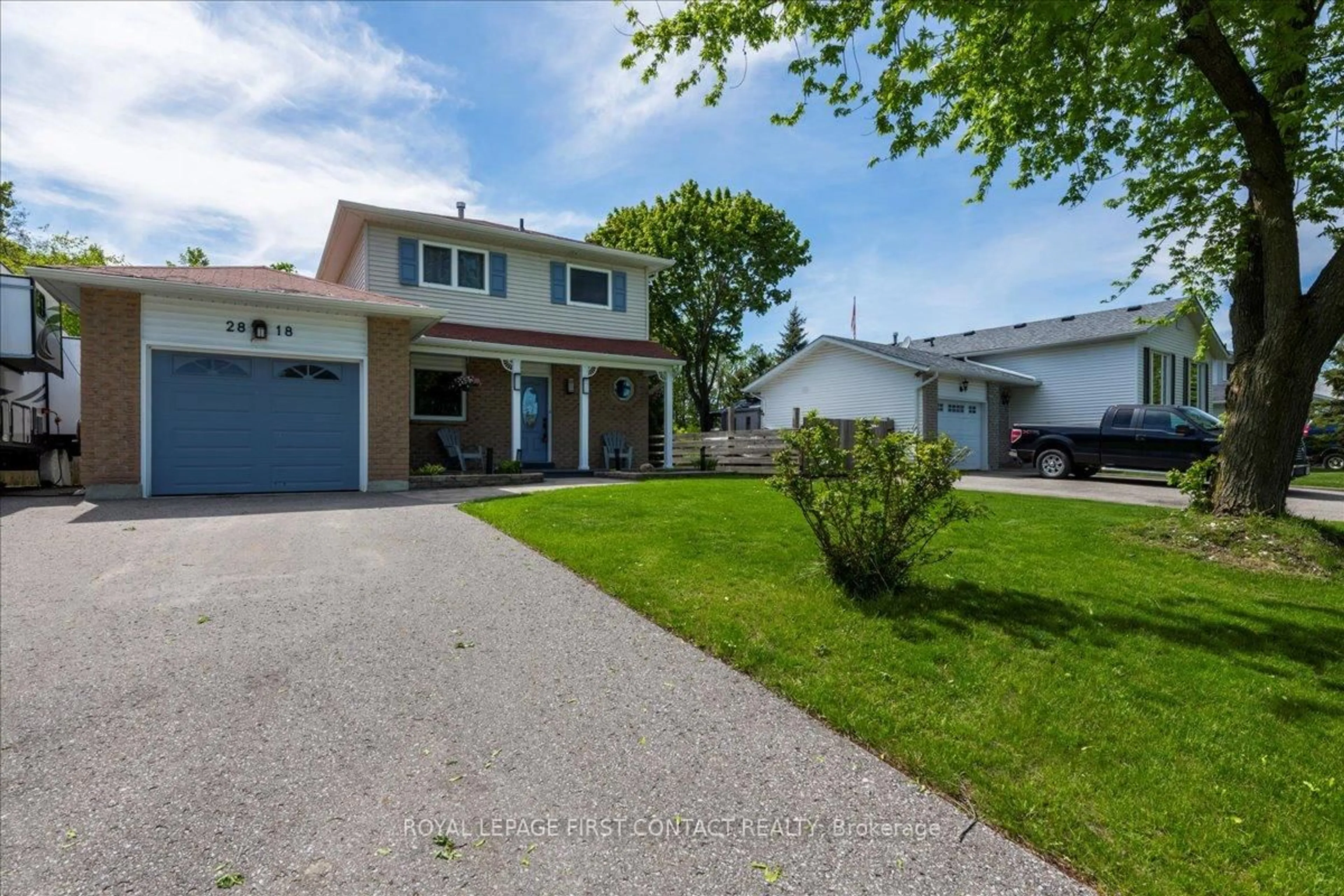 A pic from outside/outdoor area/front of a property/back of a property/a pic from drone, street for 2818 Dempster Ave, Innisfil Ontario L9S 1C2