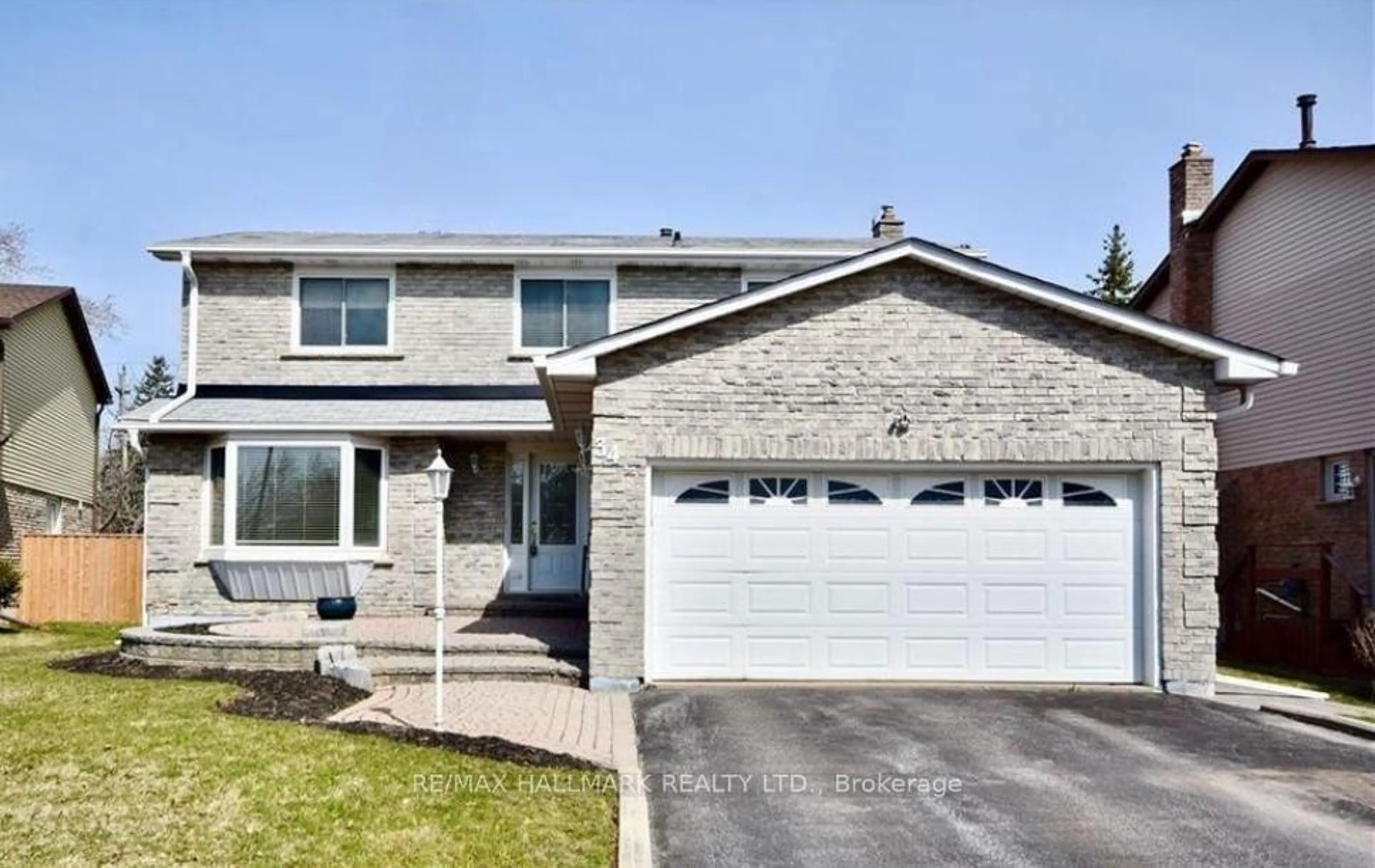 Home with brick exterior material, street for 34 Manning Cres, Newmarket Ontario L3Y 6H4