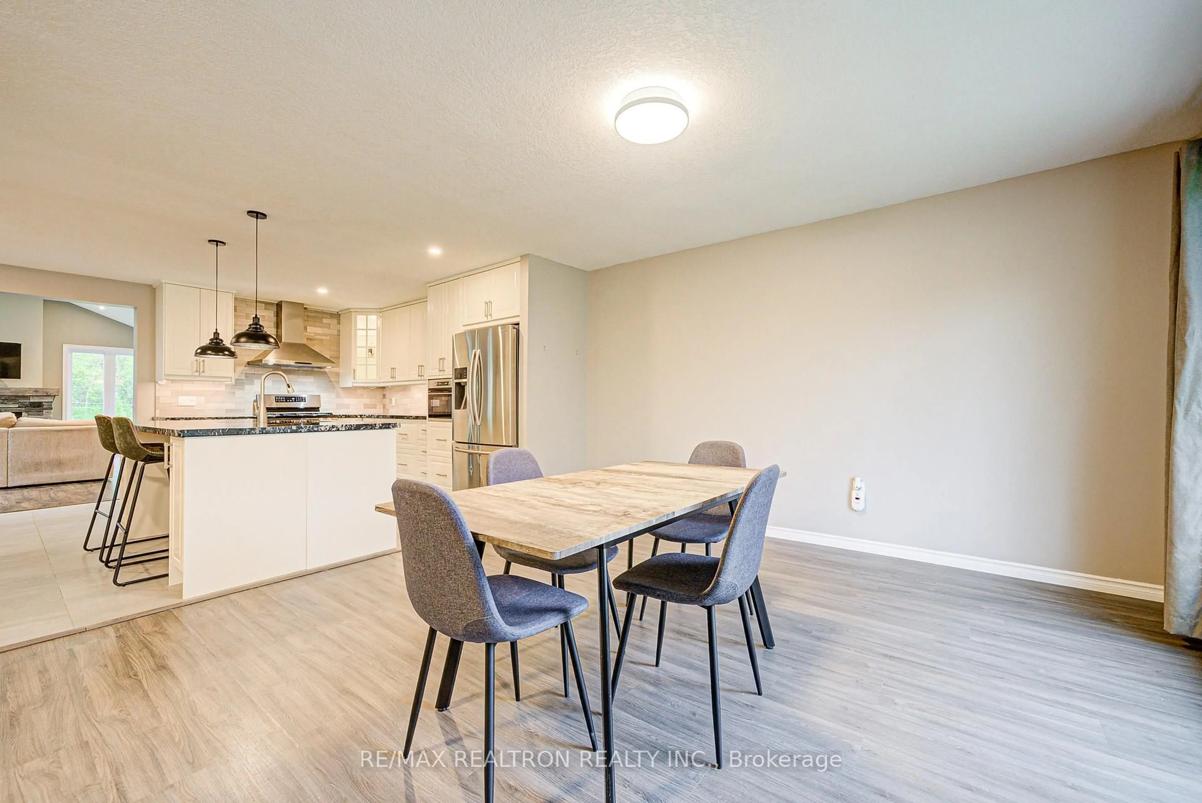 Open concept kitchen, wood/laminate floor for 1147 Belle Aire Beach Rd, Innisfil Ontario L0L 1C0