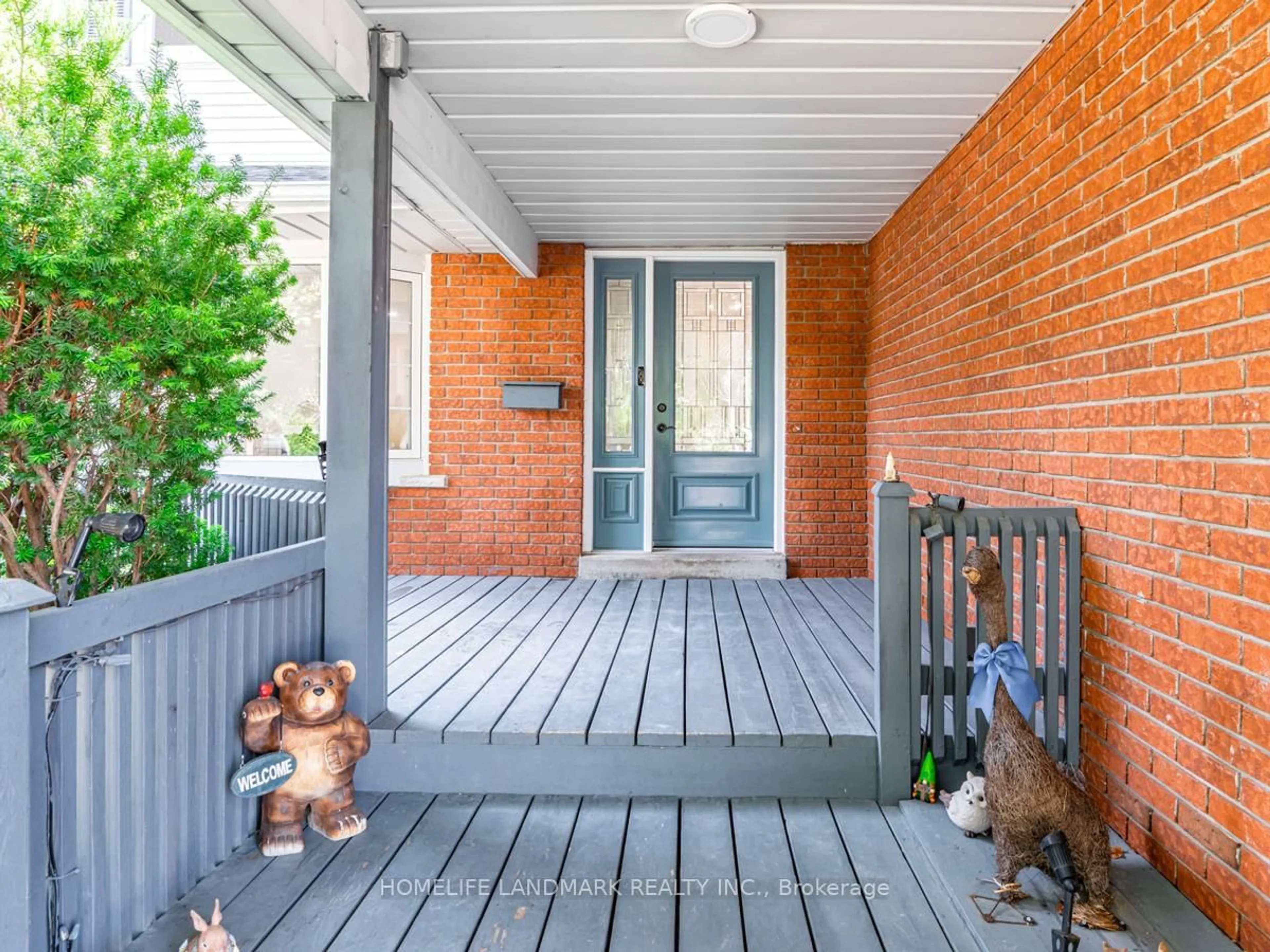 Indoor entryway for 9 Eastman Cres, Newmarket Ontario L3Y 5T9