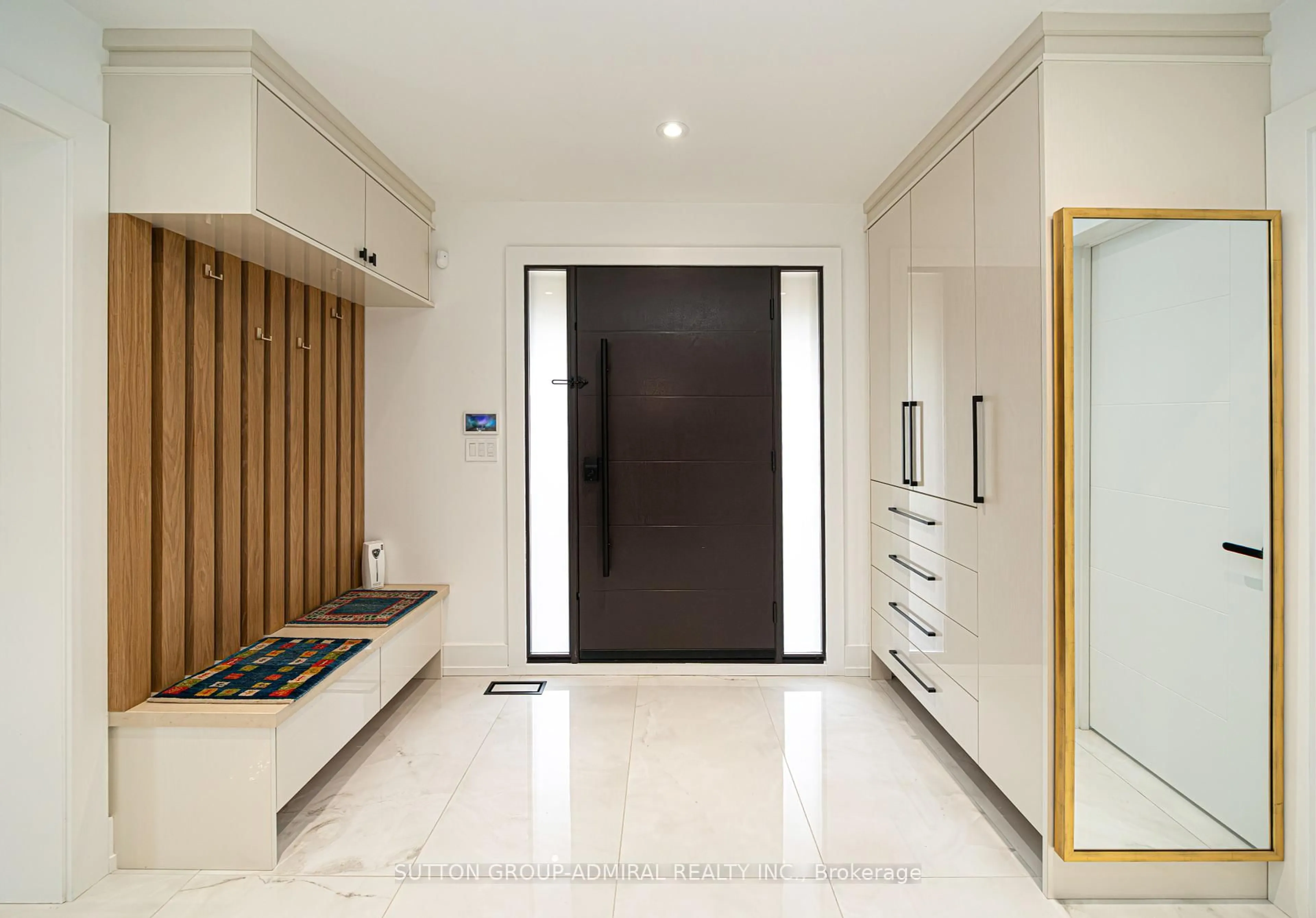 Indoor entryway for 60 Maple Way, East Gwillimbury Ontario L0G 1V0