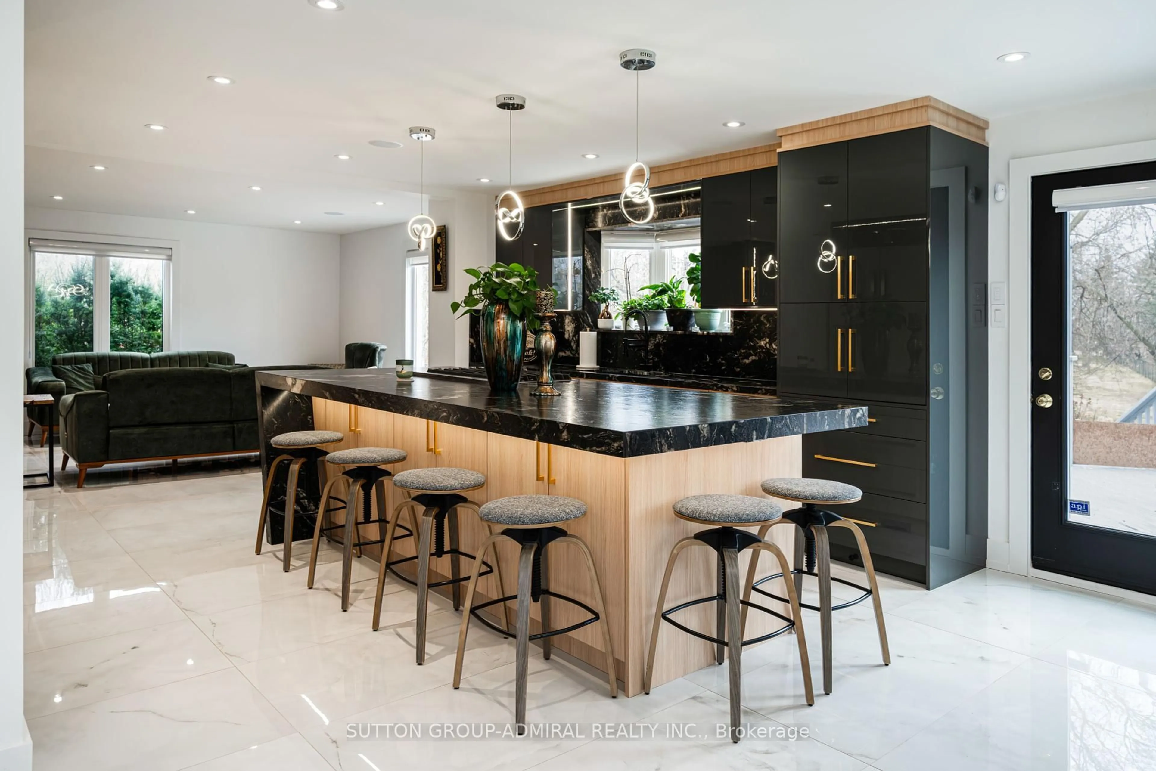 Contemporary kitchen, unknown for 60 Maple Way, East Gwillimbury Ontario L0G 1V0