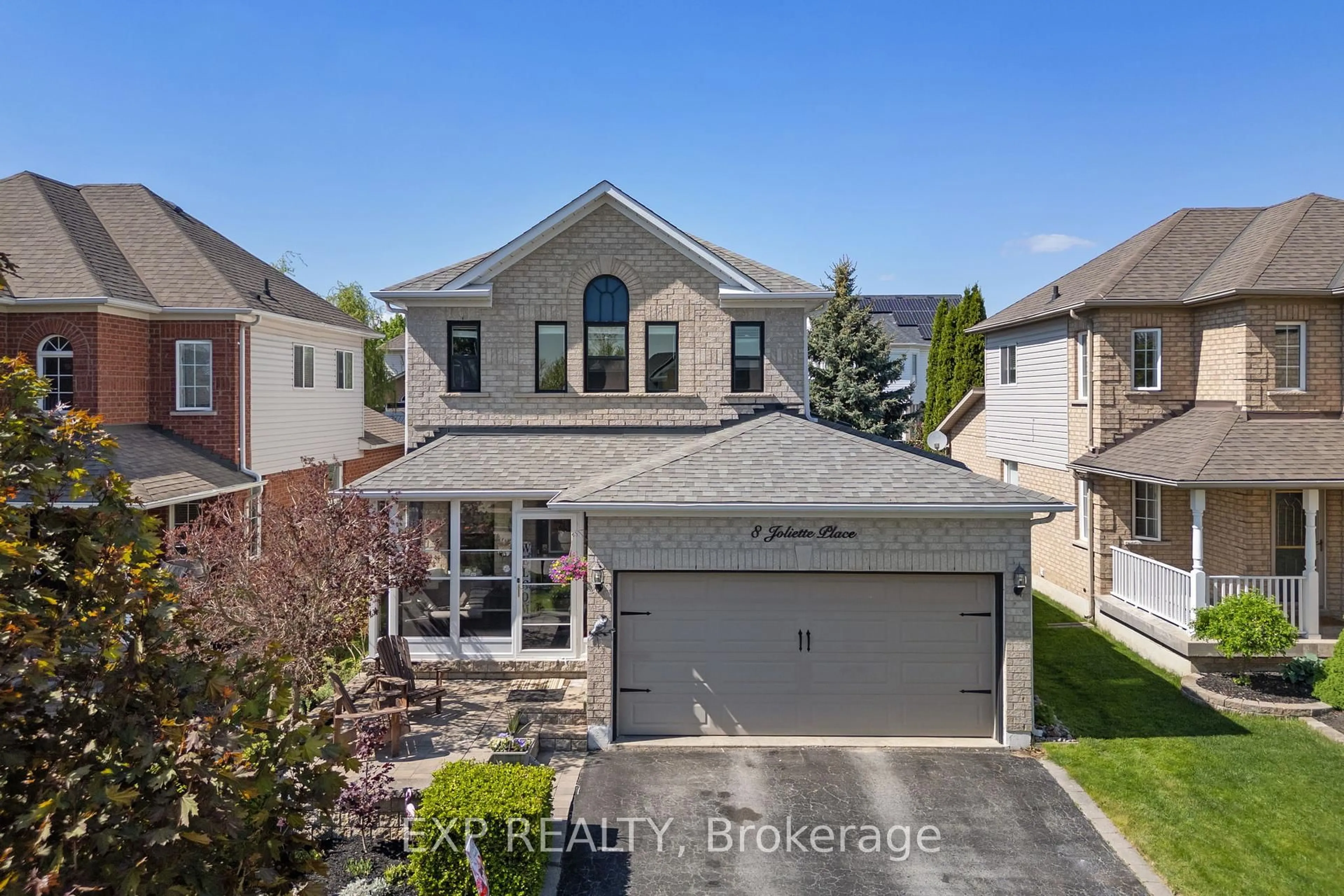 A pic from outside/outdoor area/front of a property/back of a property/a pic from drone, street for 8 Joliette Pl, Georgina Ontario L4P 3Y9