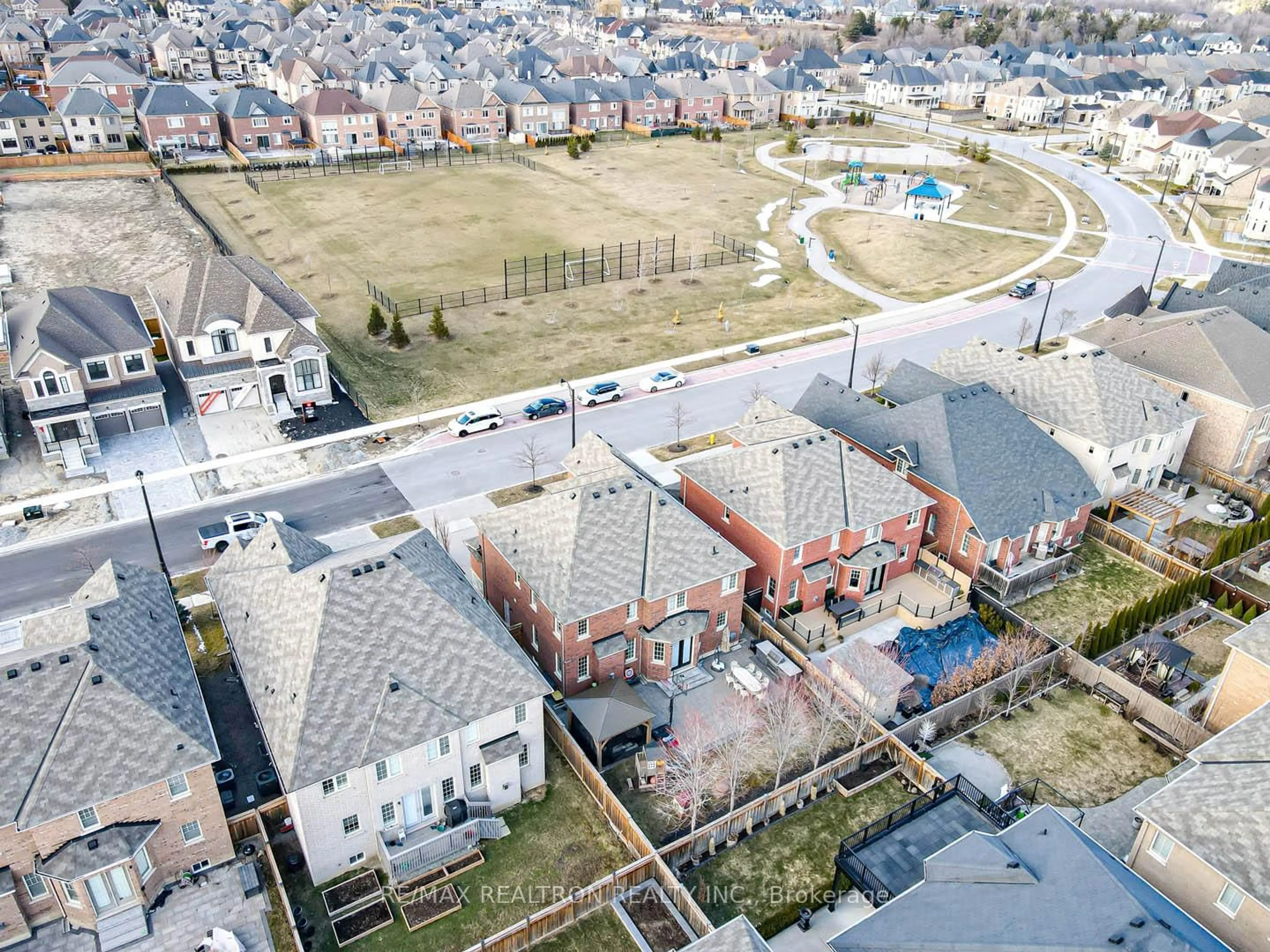 A pic from outside/outdoor area/front of a property/back of a property/a pic from drone, unknown for 41 Woodgate Pines Dr, Vaughan Ontario L4H 4A3