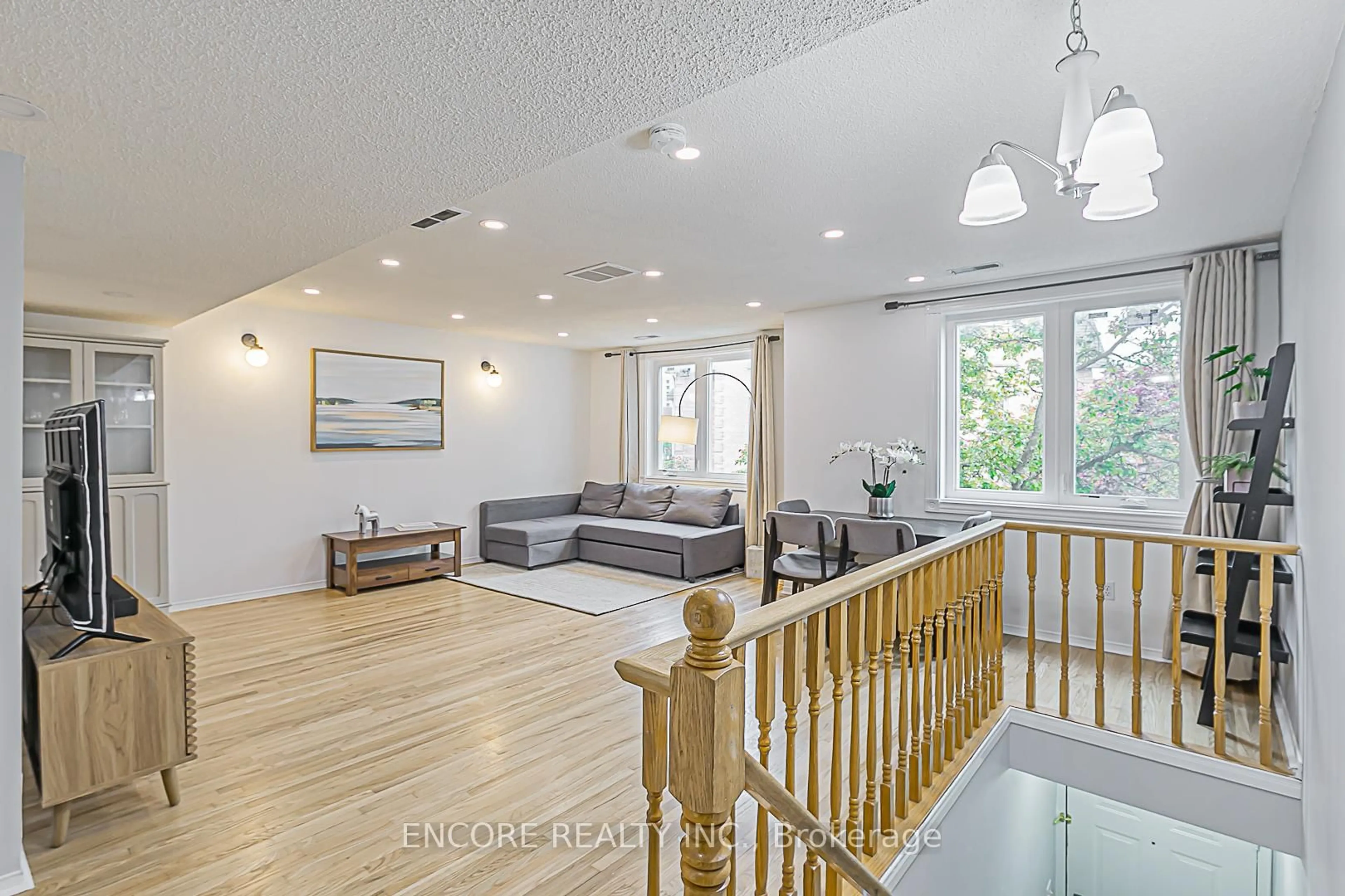 Living room with furniture, unknown for 75 Weldrick Rd #403, Richmond Hill Ontario L4C 0H9
