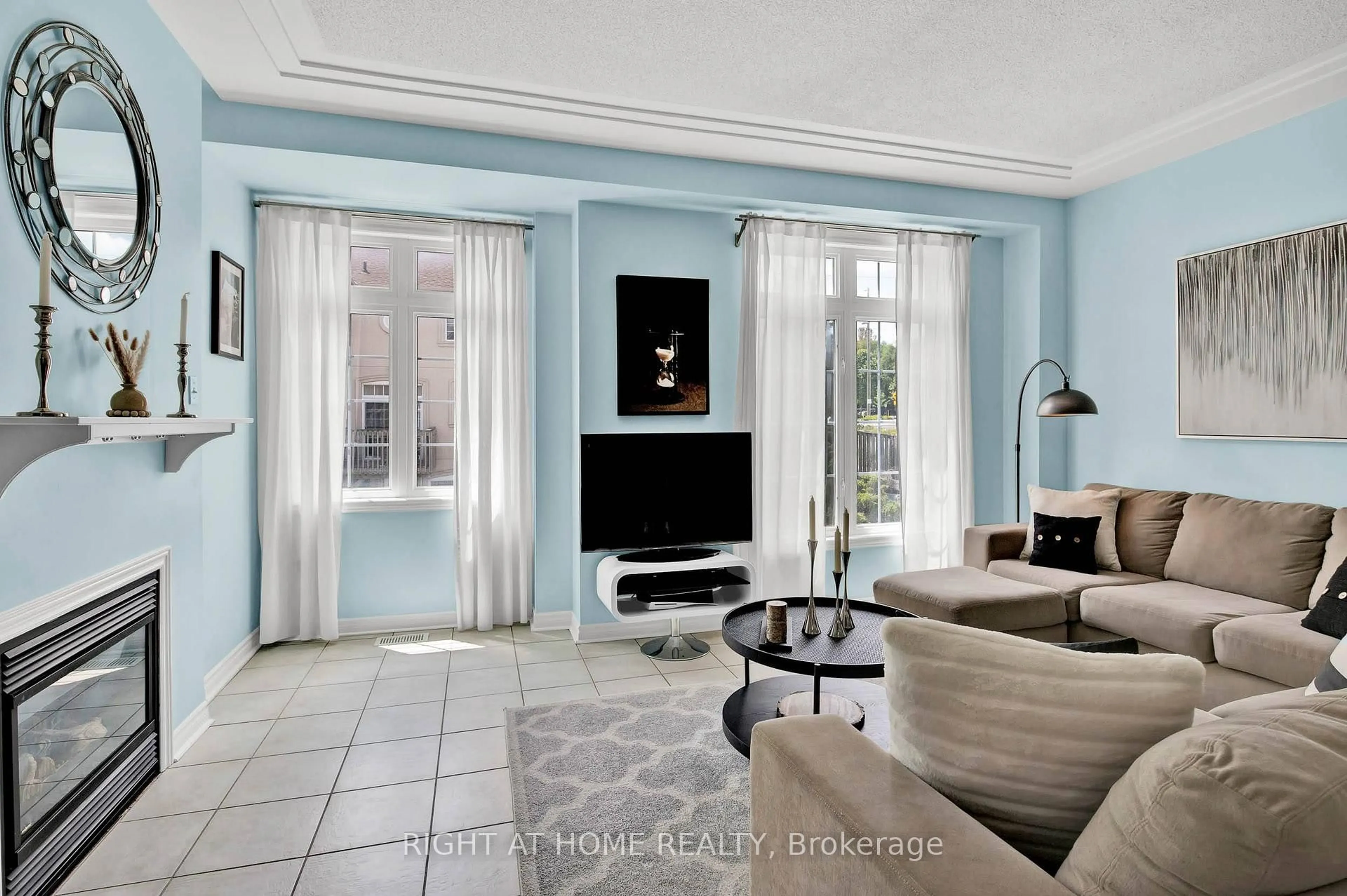 Living room with furniture, unknown for 10 Post Oak Dr #36, Richmond Hill Ontario L4E 4H8