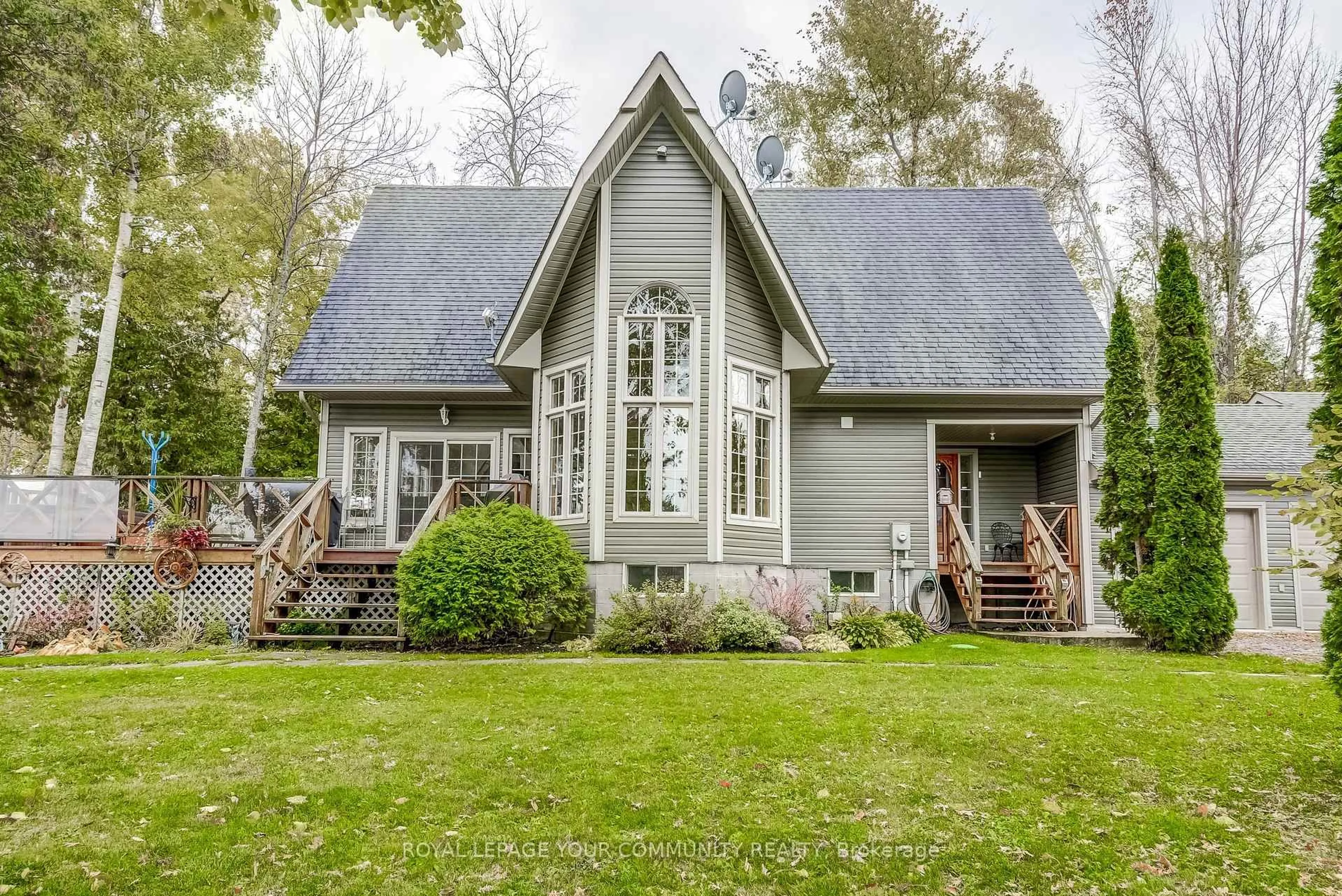Home with vinyl exterior material, unknown for 1070 LOON Rd, Georgina Islands Ontario L0E 1R0