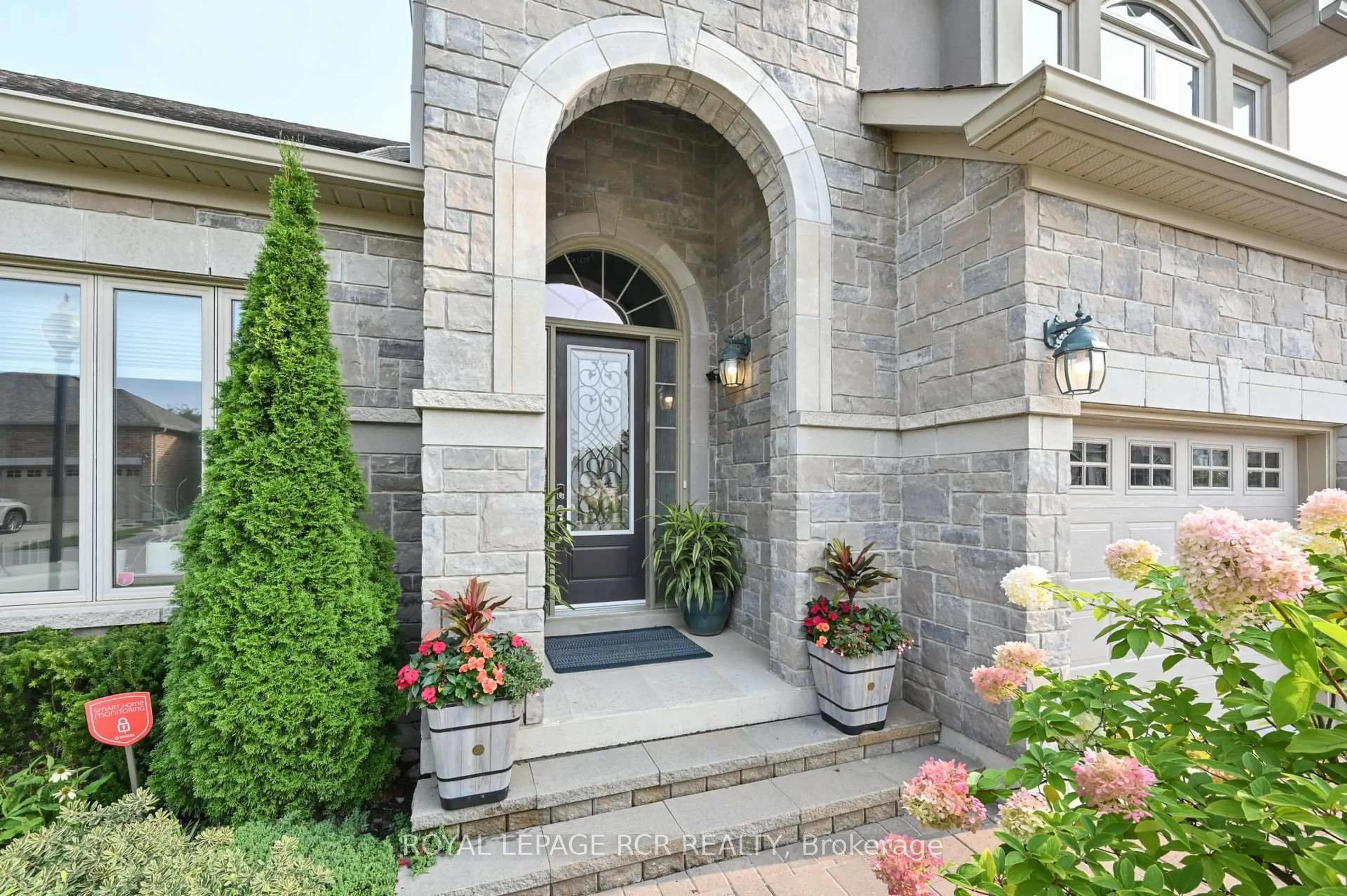 Indoor entryway for 111 Ridge Way, New Tecumseth Ontario L9R 0M6