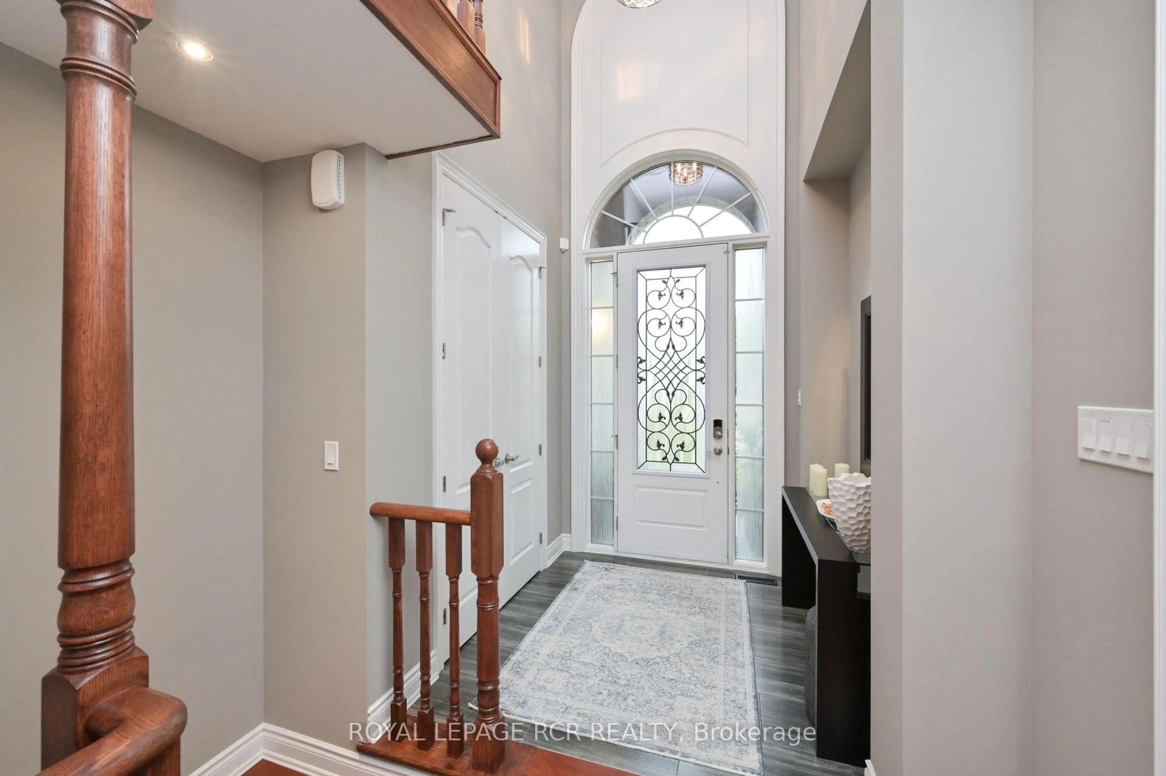 Indoor entryway for 111 Ridge Way, New Tecumseth Ontario L9R 0M6
