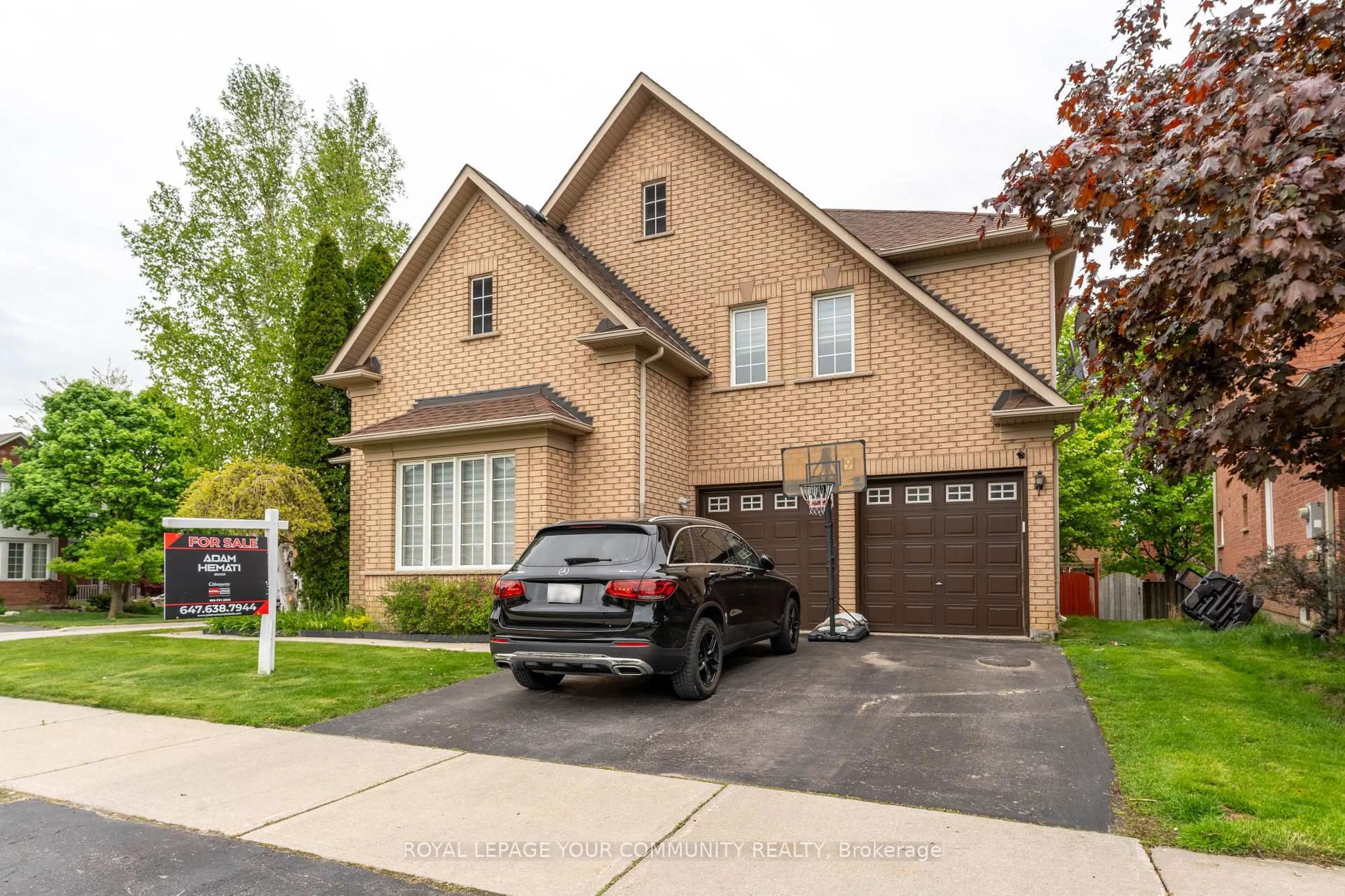 Home with brick exterior material, street for 9 Glenis Gate, Richmond Hill Ontario L4E 4C4