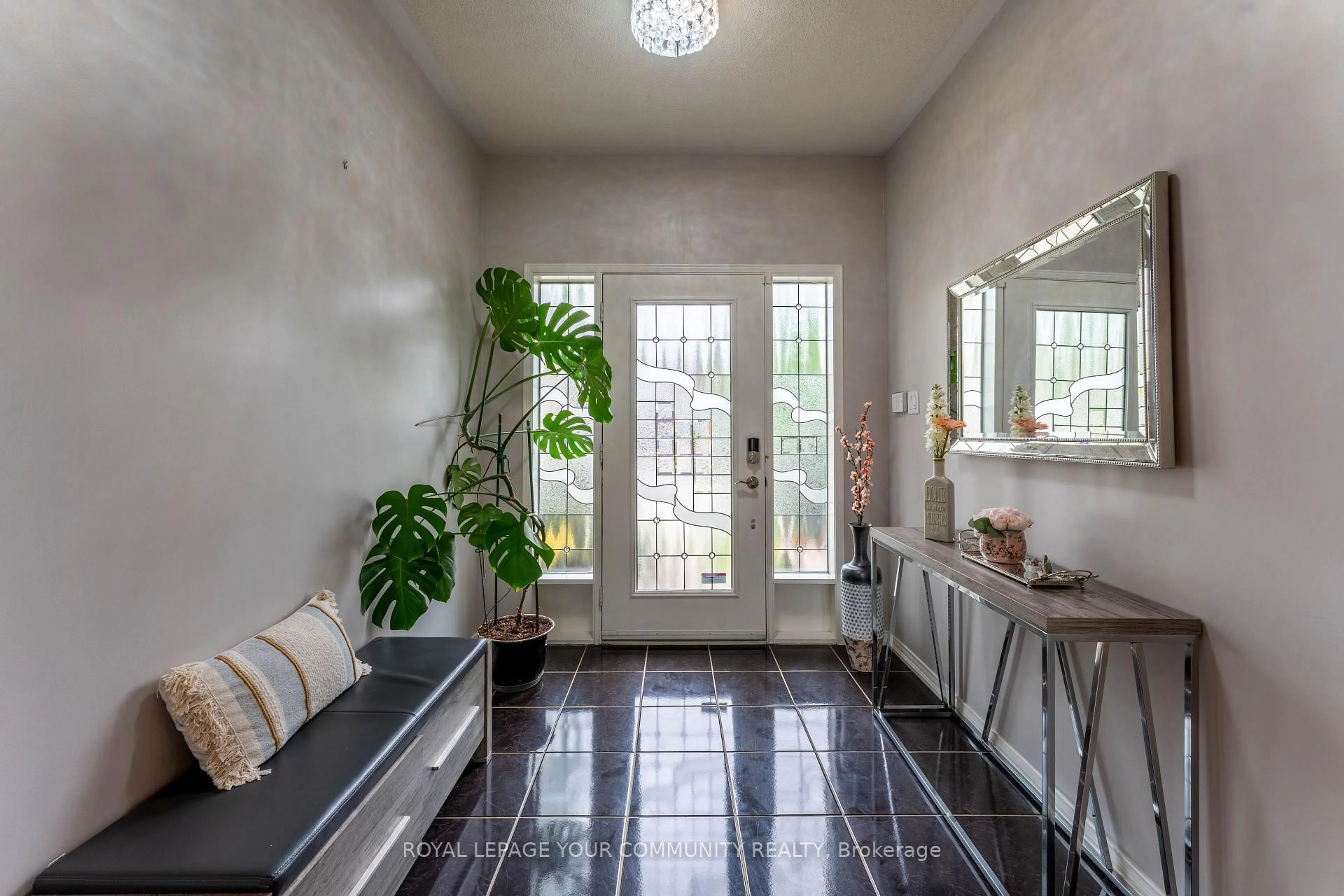 Indoor entryway for 9 Glenis Gate, Richmond Hill Ontario L4E 4C4