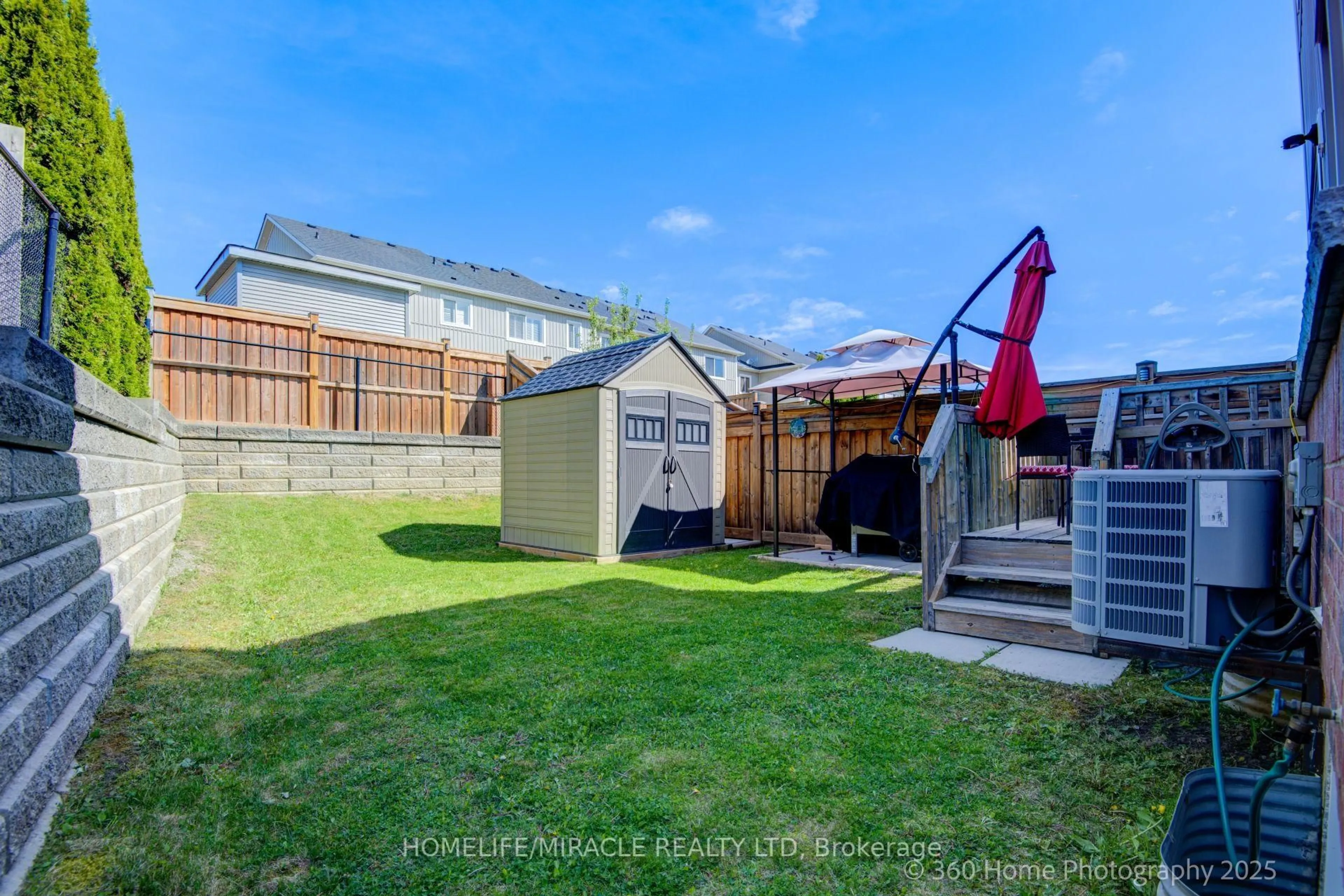 A pic from outside/outdoor area/front of a property/back of a property/a pic from drone, street for 193 Orr Dr, Bradford West Gwillimbury Ontario L3Z 0S2