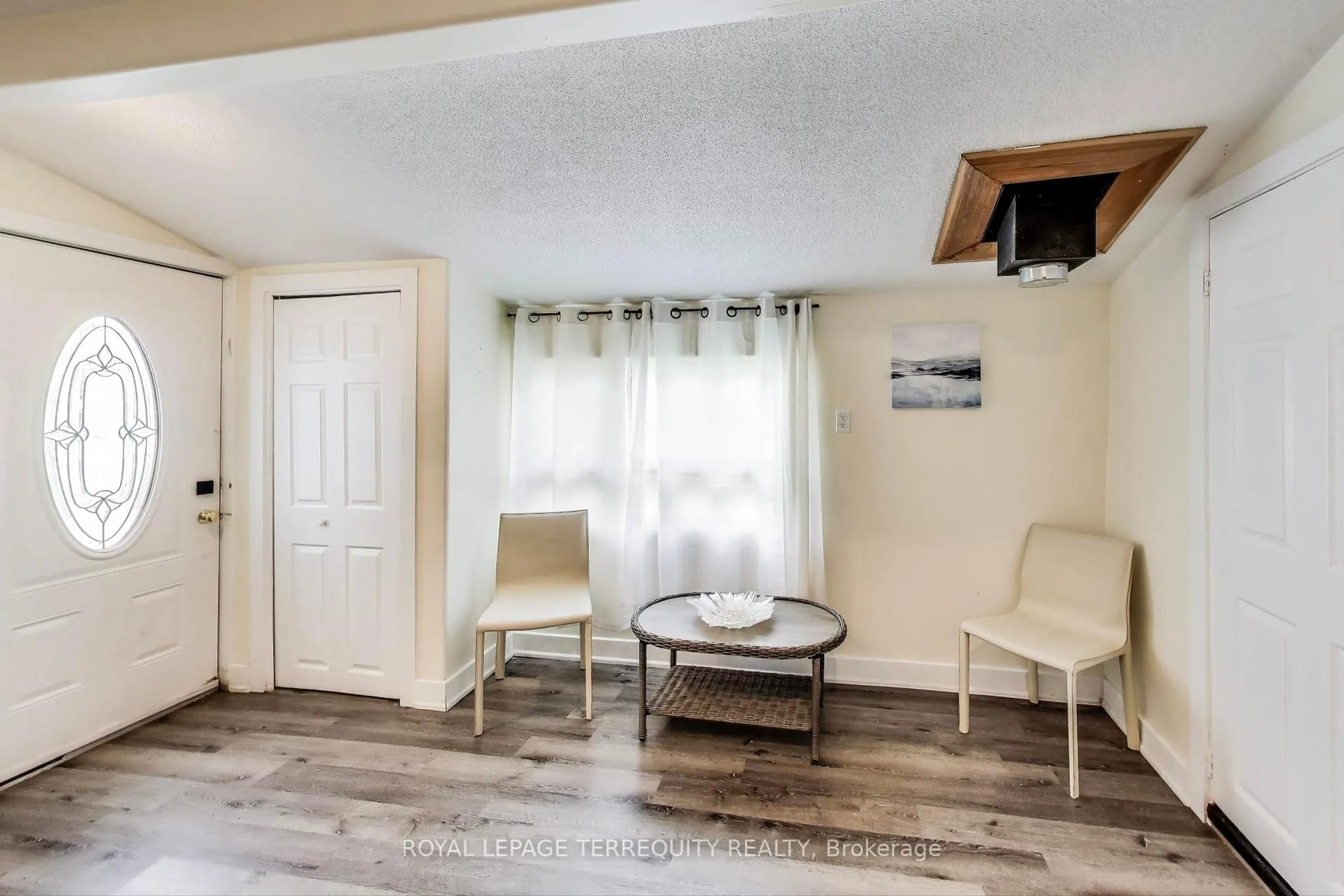 Living room with furniture, unknown for 3251 Ravenshoe Rd, East Gwillimbury Ontario L0G 1R0