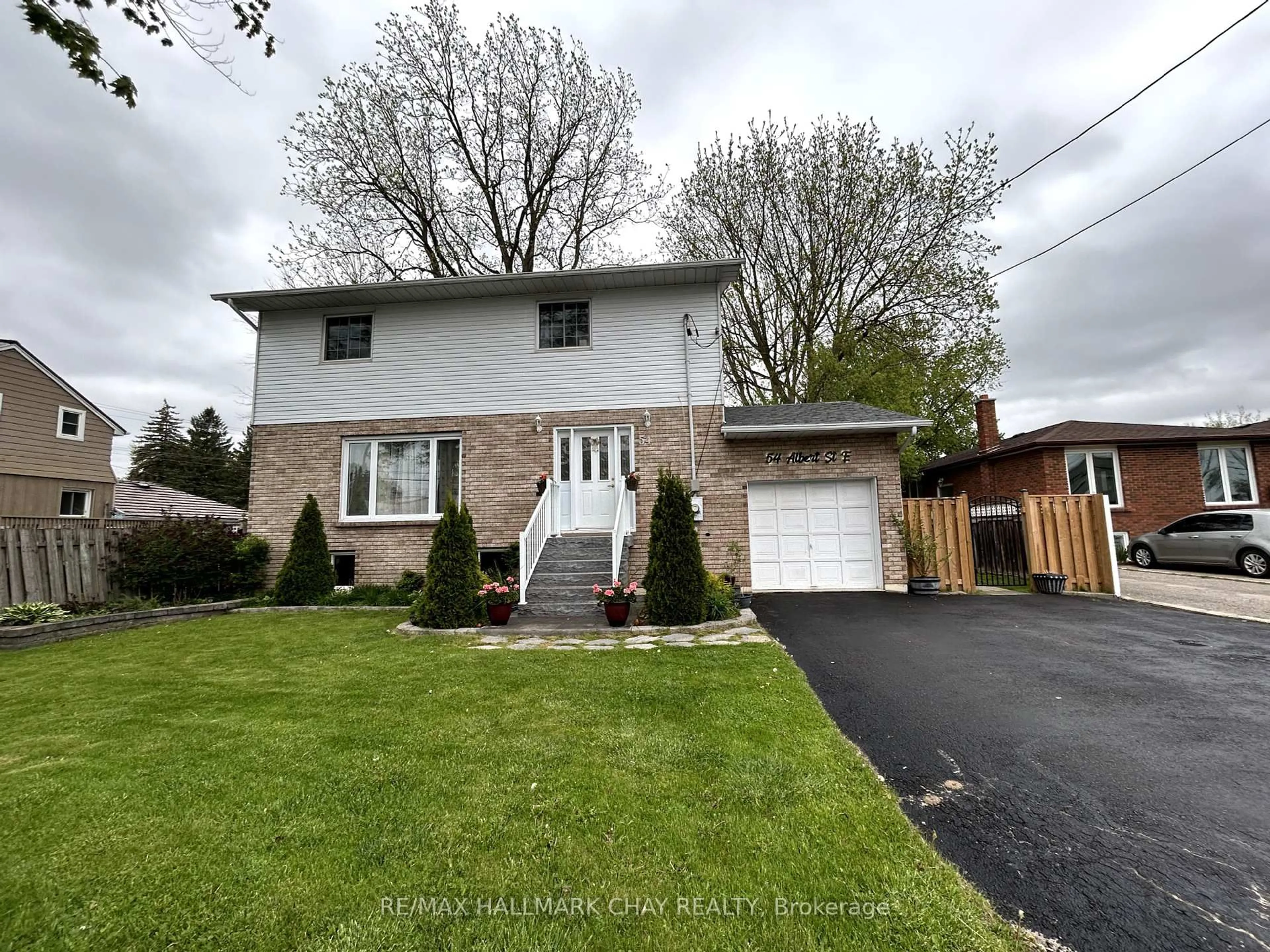 Unknown for 54 Albert St, New Tecumseth Ontario L9R 1J4