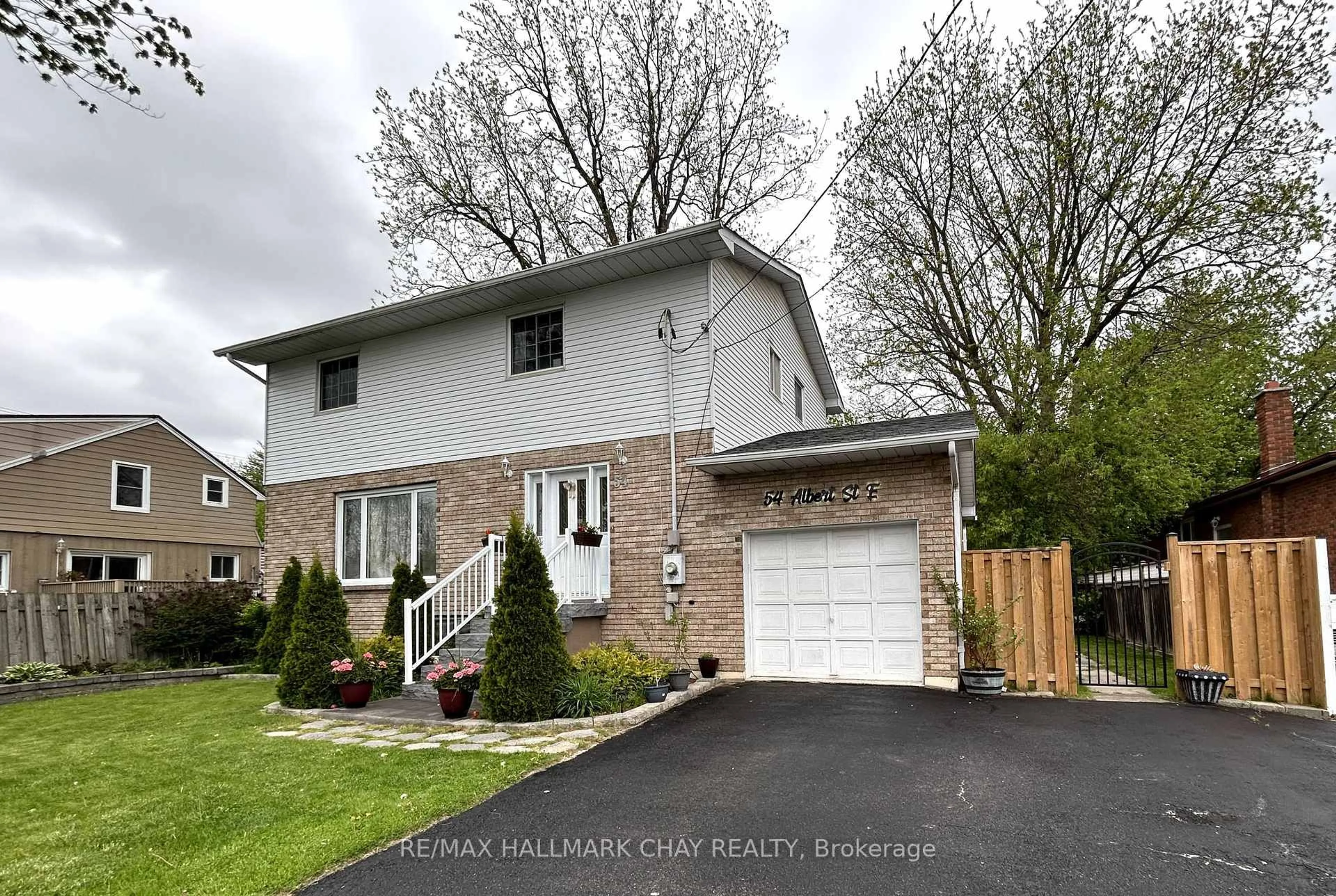 Home with vinyl exterior material, street for 54 Albert St, New Tecumseth Ontario L9R 1J4